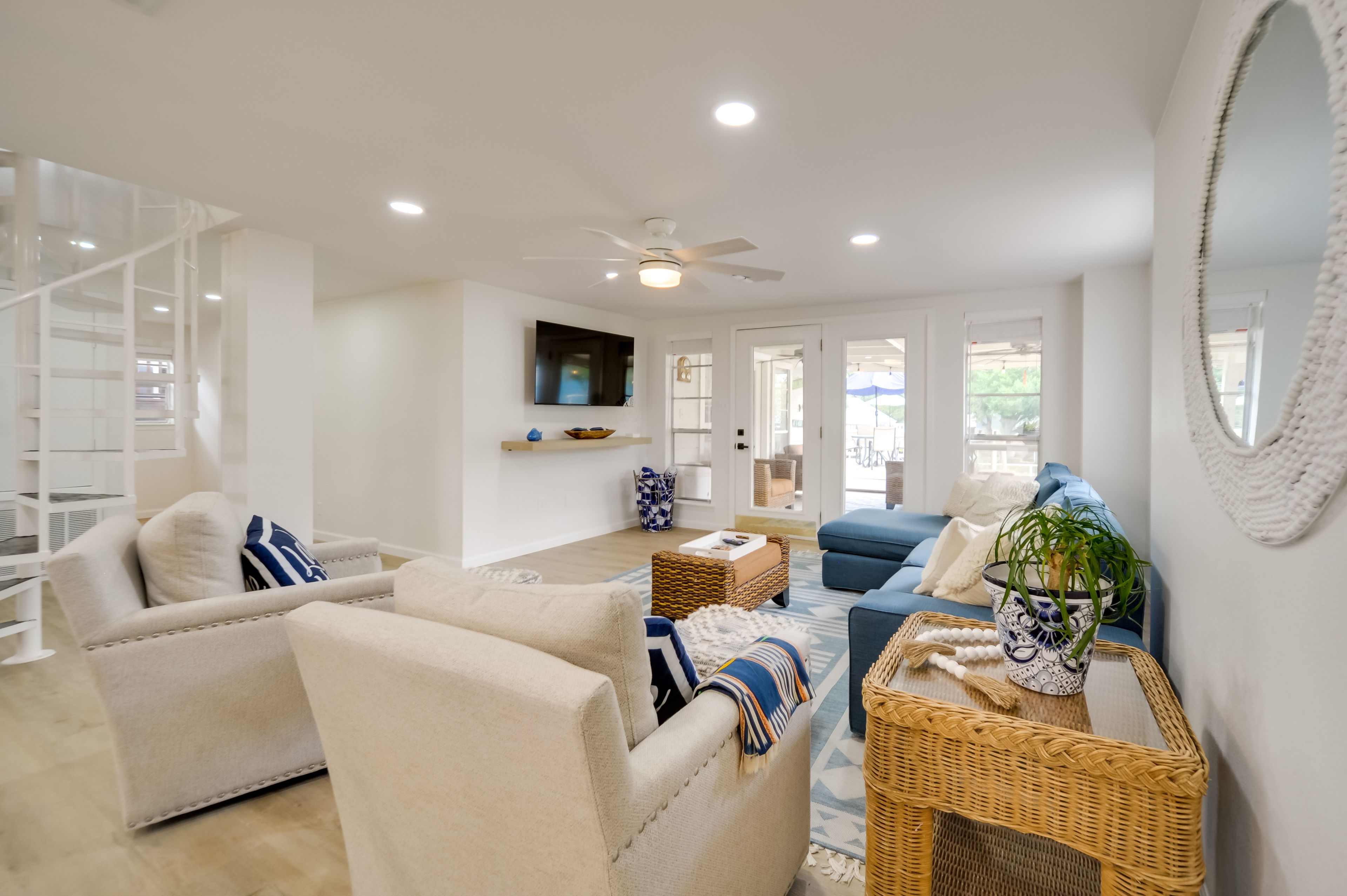 Living Room | Free WiFi | Smart TV | Central A/C & Heating