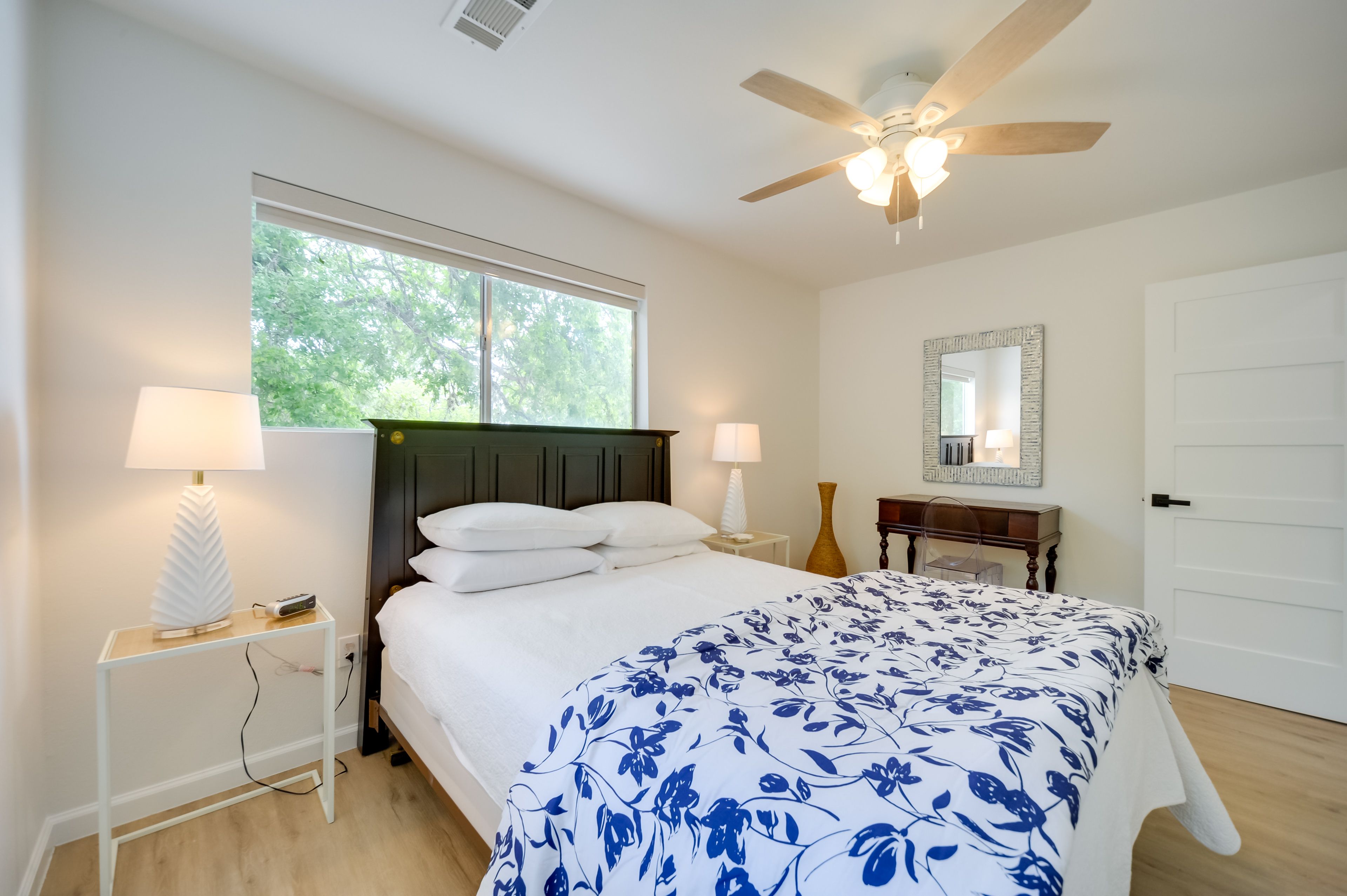 Bedroom 3 | Queen Bed