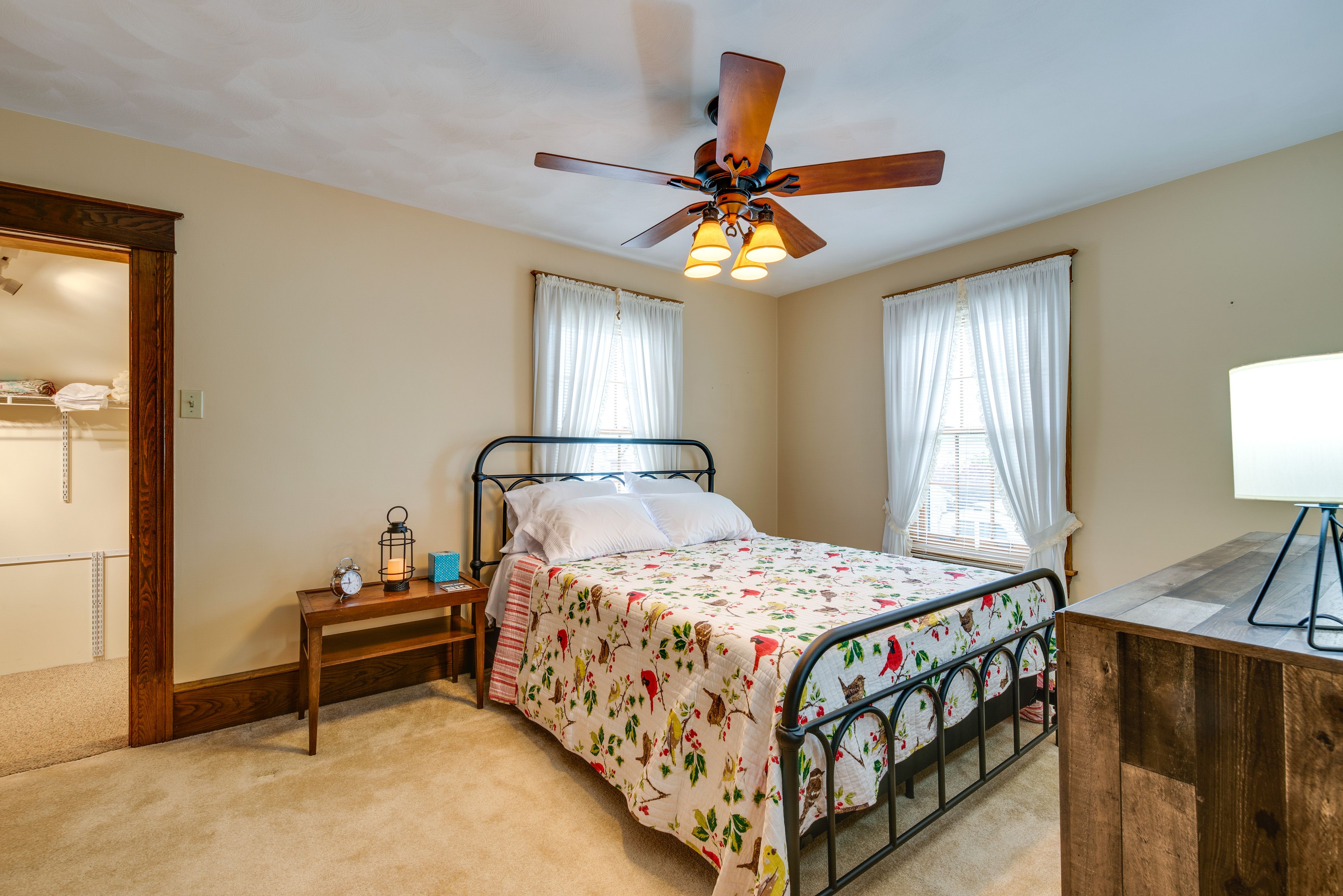 Bedroom 2 | Queen Bed | Walk-In Closet | 2nd Floor