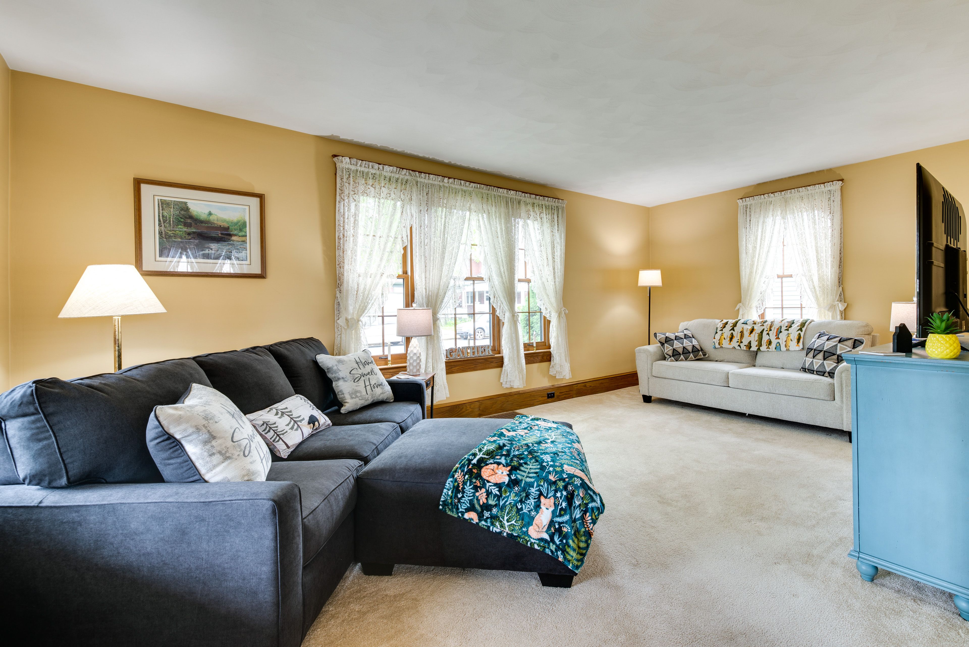 Living Room | Queen Sleeper Sofa | Smart TV | Central A/C | 1st Floor