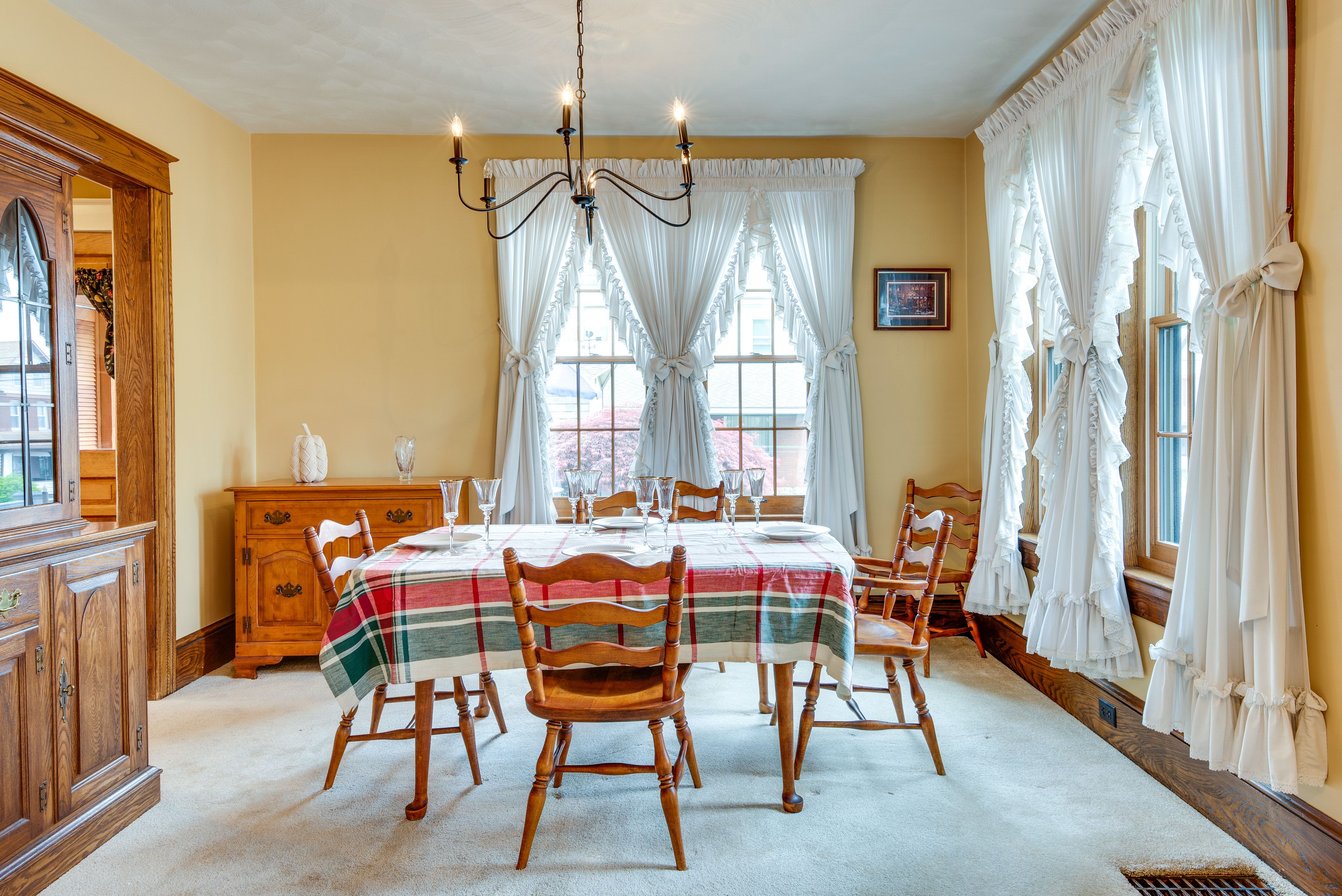Dining Area | Dining Table | Dishware/Flatware | 1st Floor