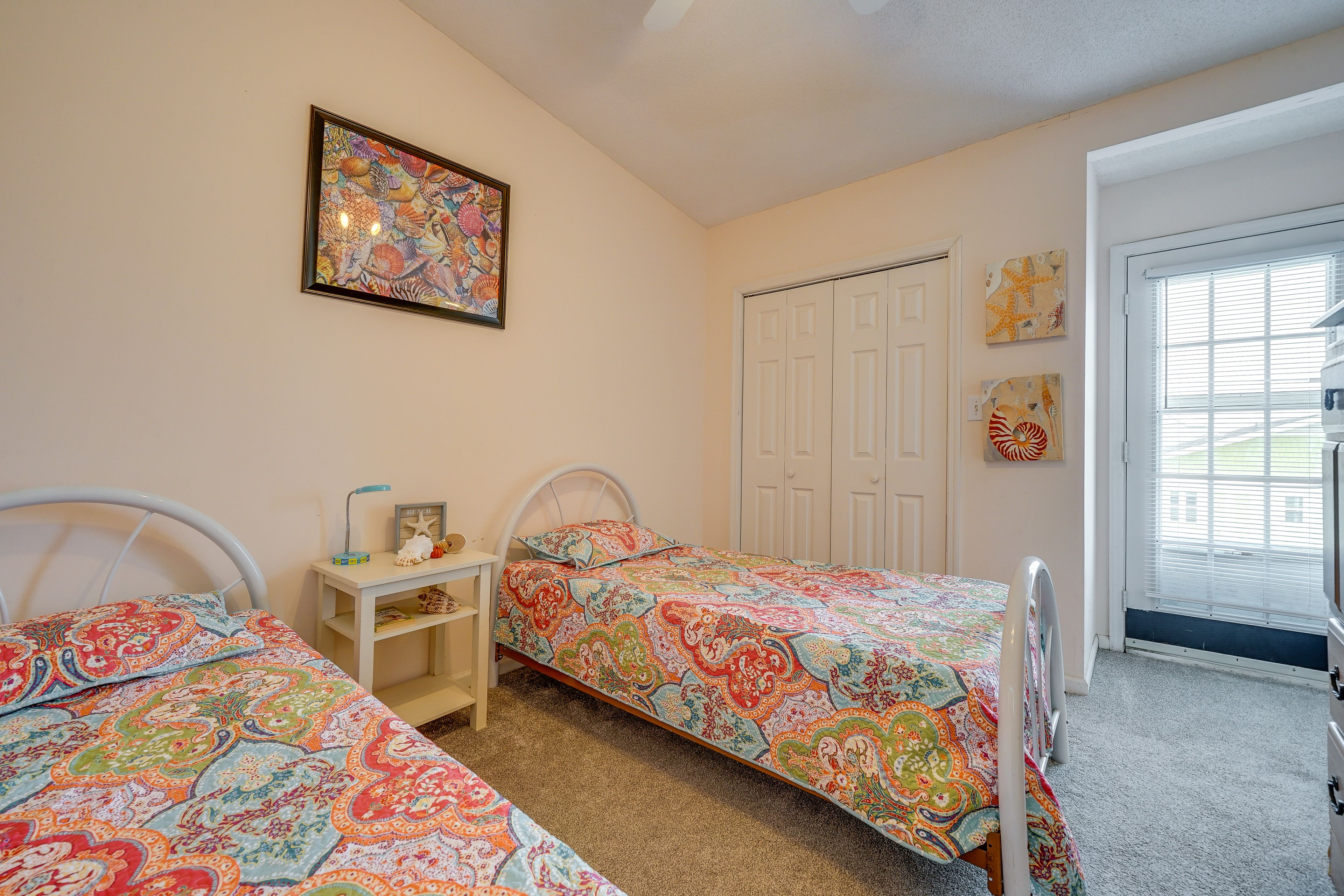 Bedroom 3 | 2 Twin Beds | 3rd Floor | Smart TV
