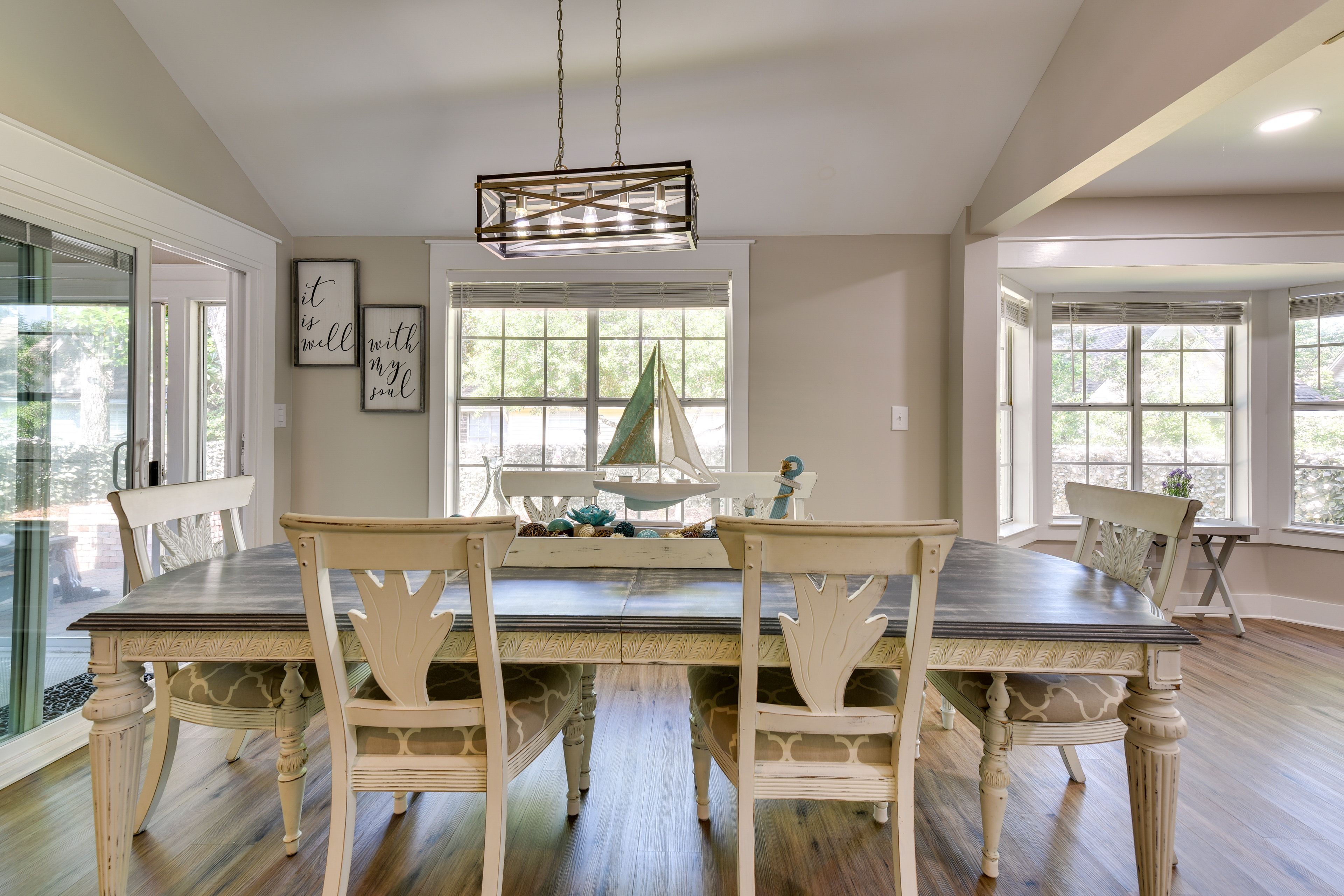 Dining Area | Dishware & Flatware Provided