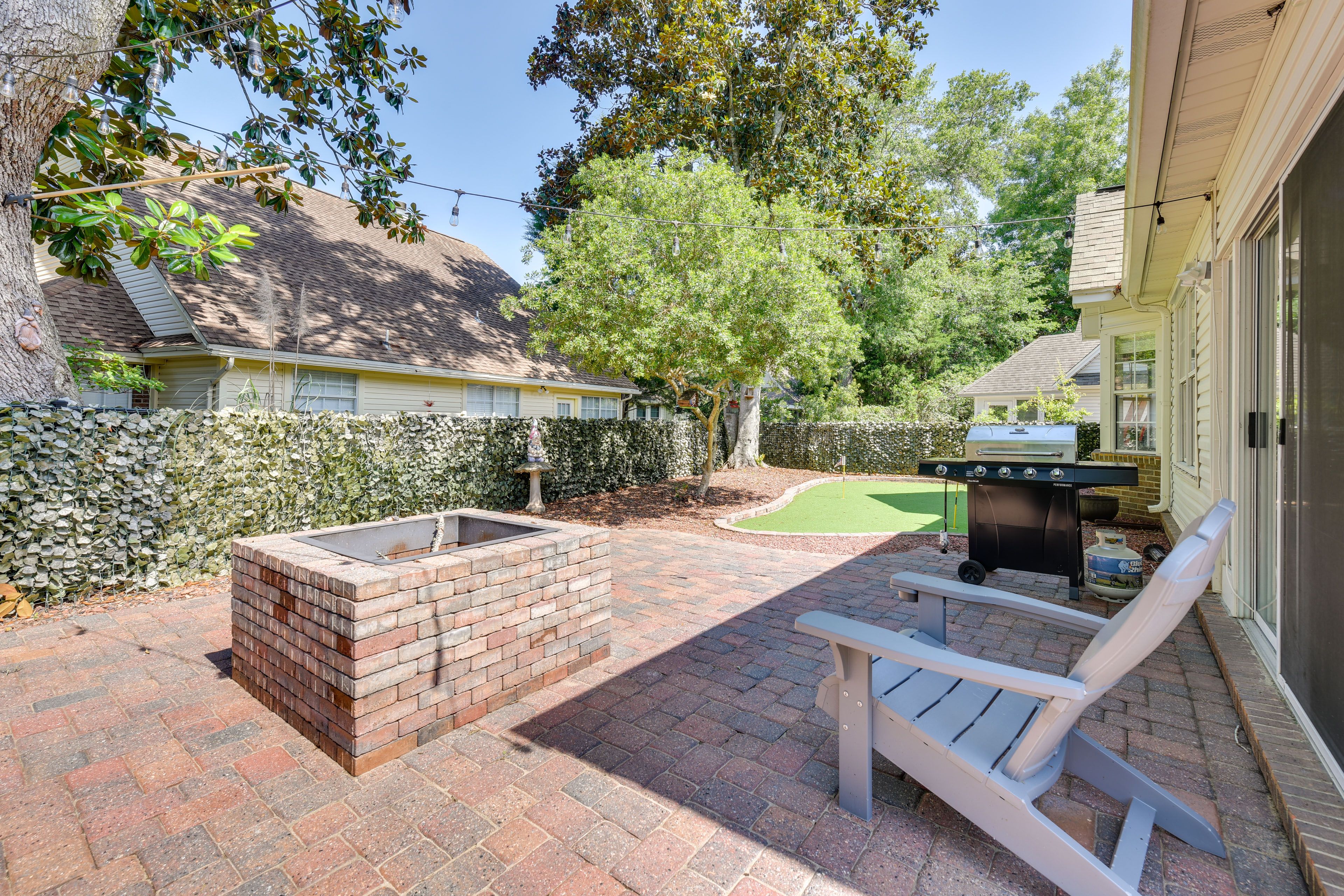 Patio | Gas Grill | Putting Green