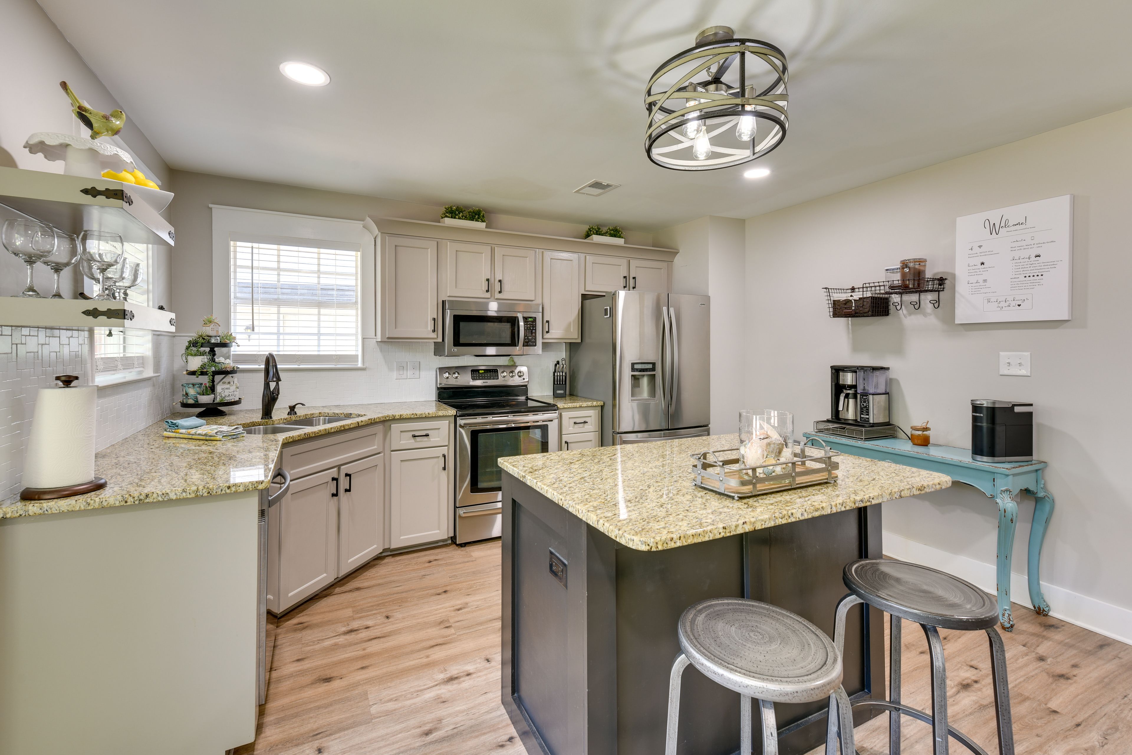 Kitchen | Trash Bags & Paper Towels Provided