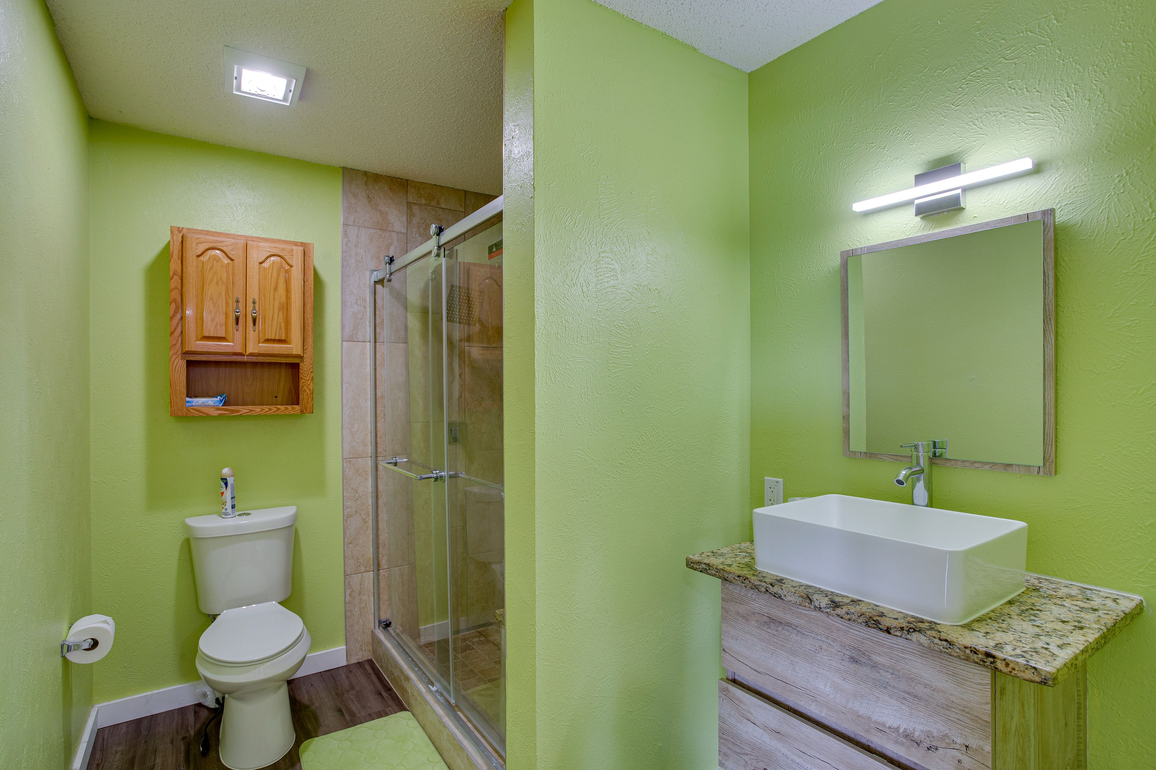 Full Bathroom | Hair Dryer | Iron & Board