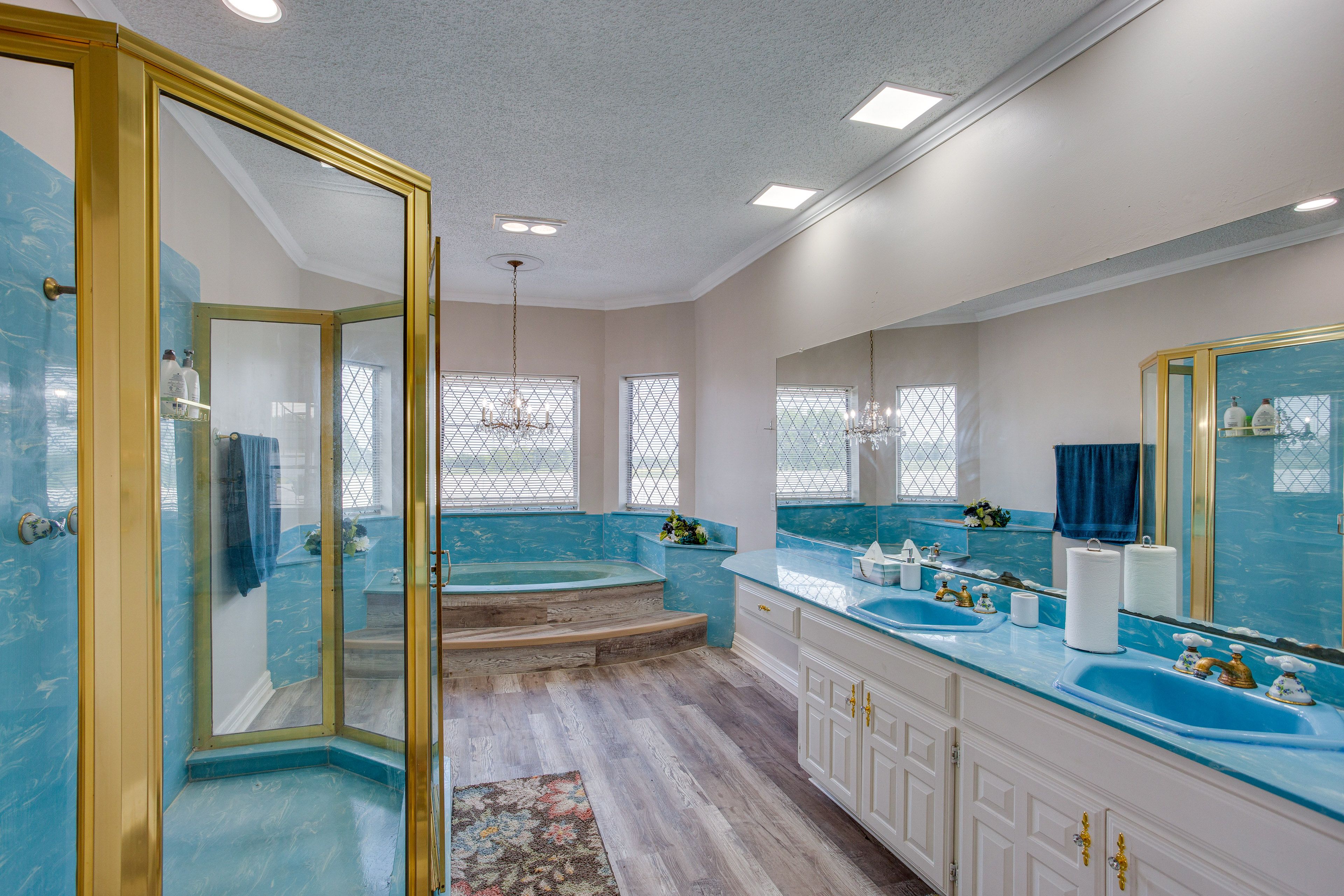 Full Bathroom | Jetted Tub