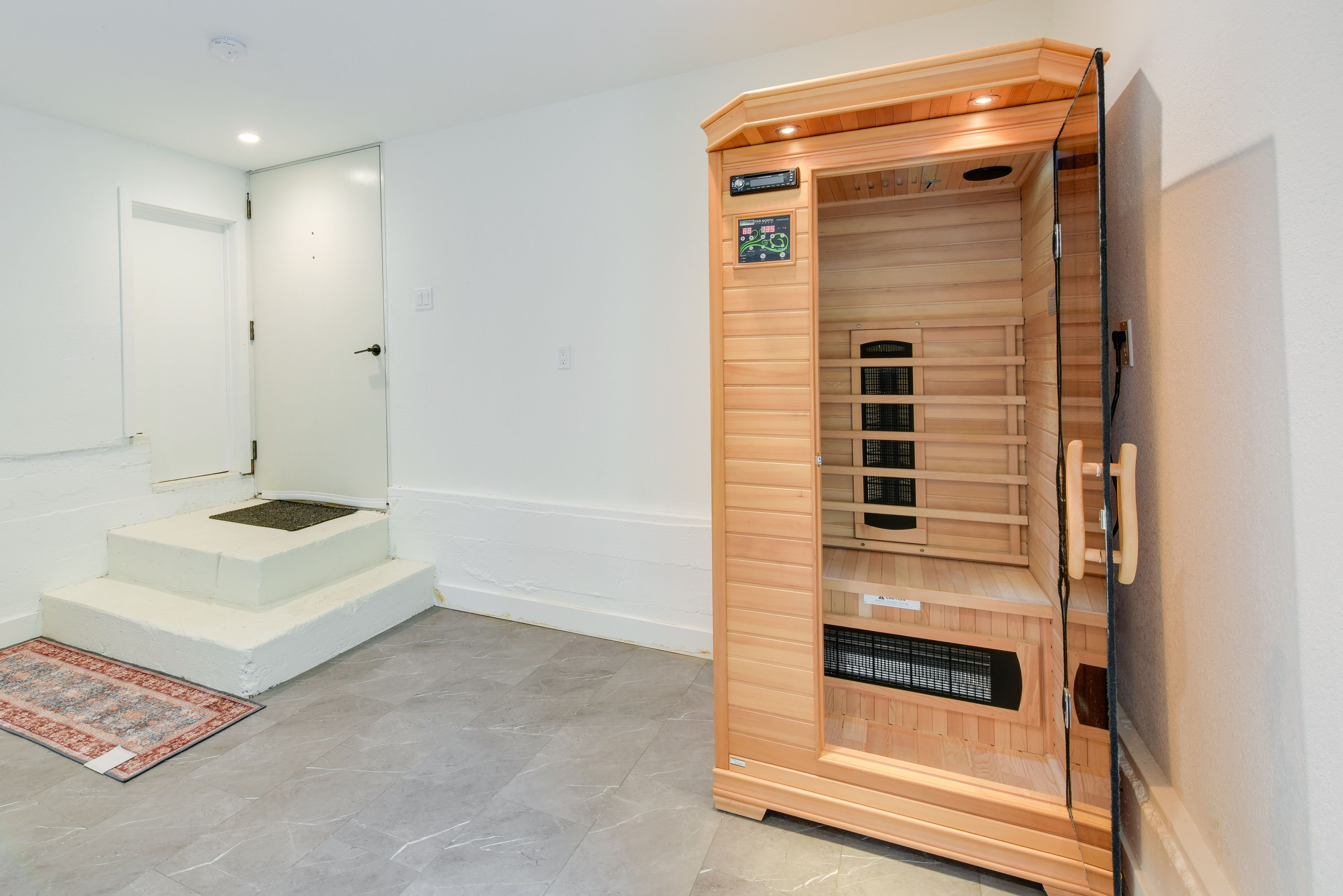 Garage | Sauna | Parking for 1 Vehicle