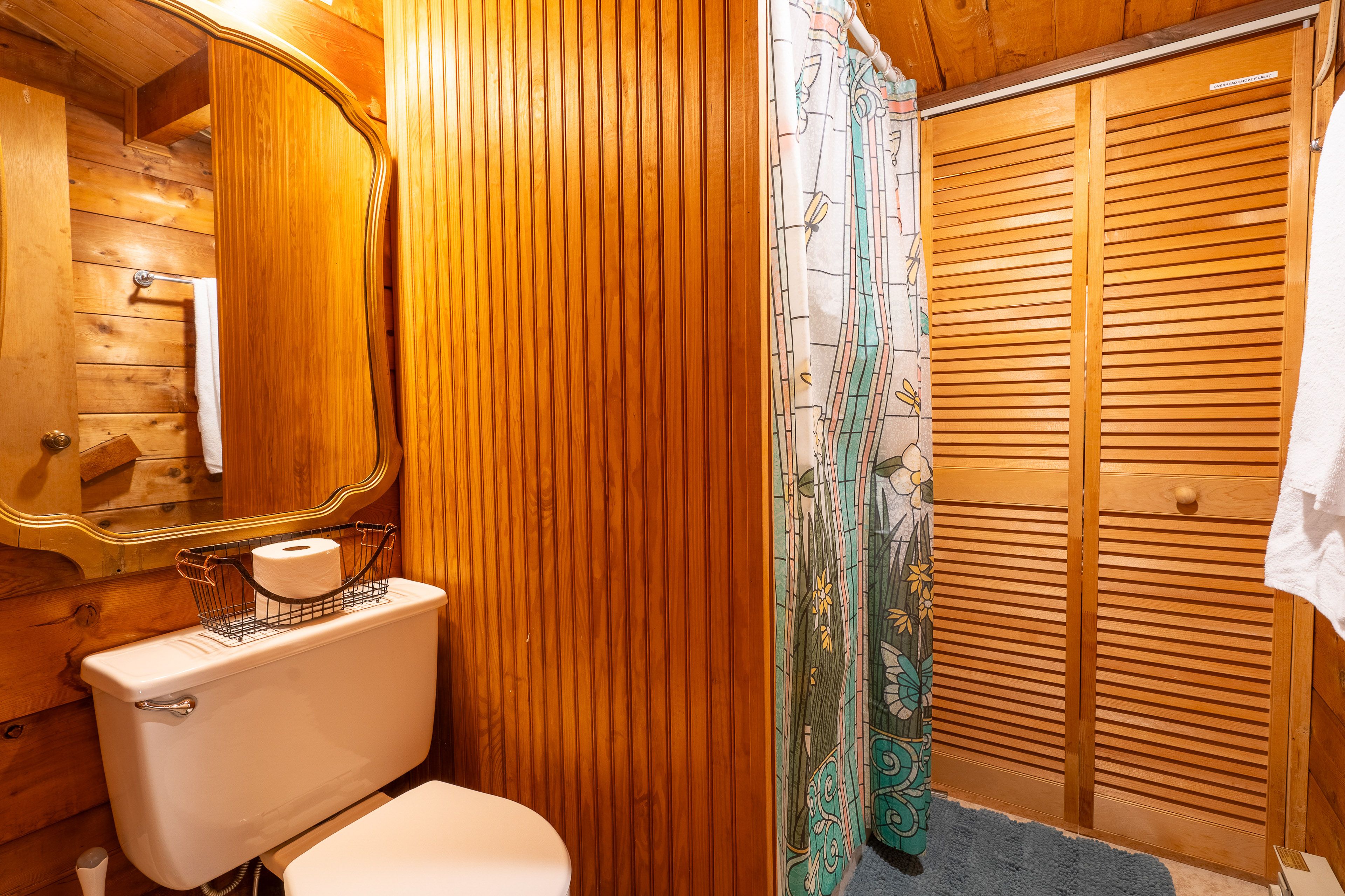 Full Bathroom (Connects Loft & Bedroom)