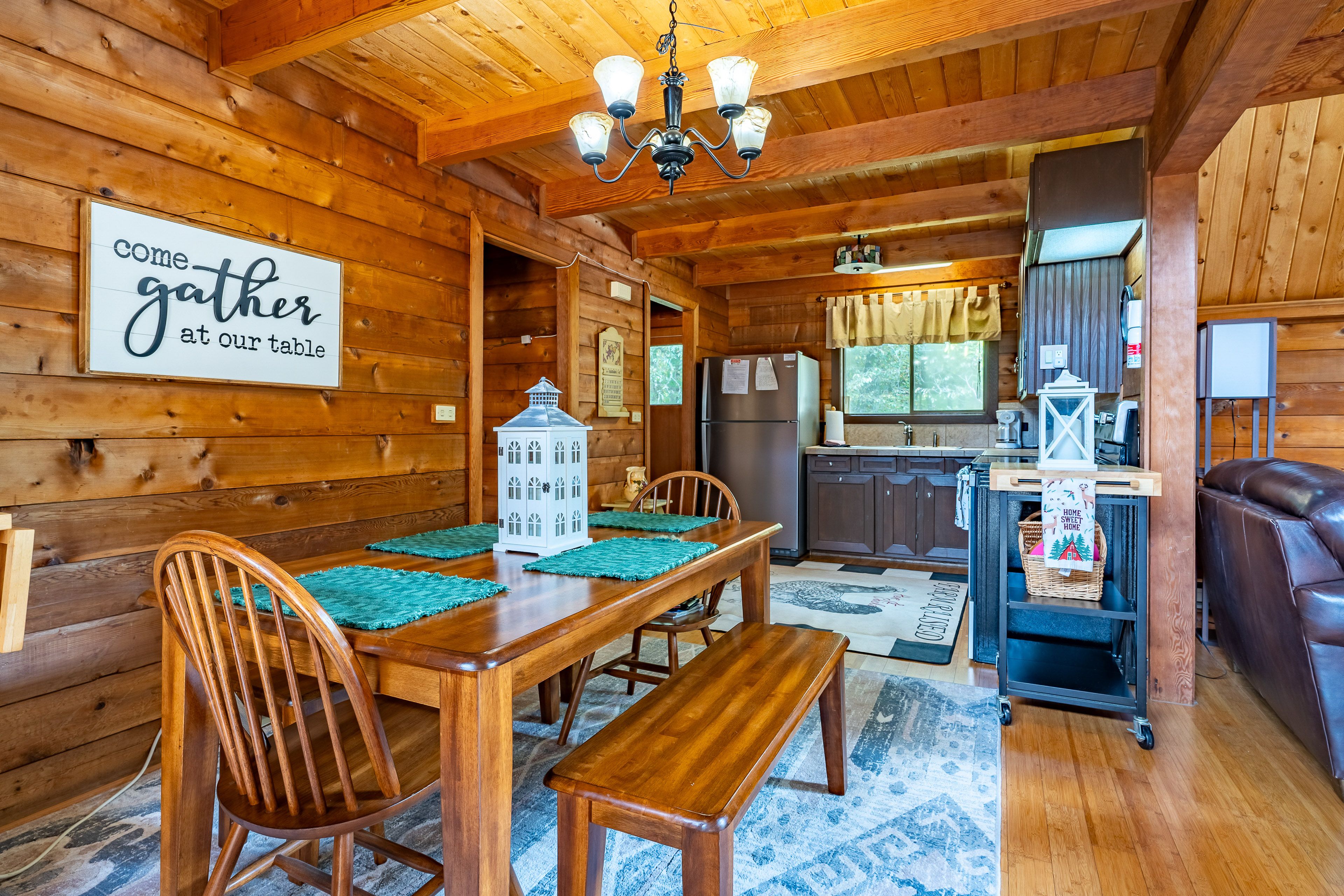 Dining Area | Dishes & Flatware Provided