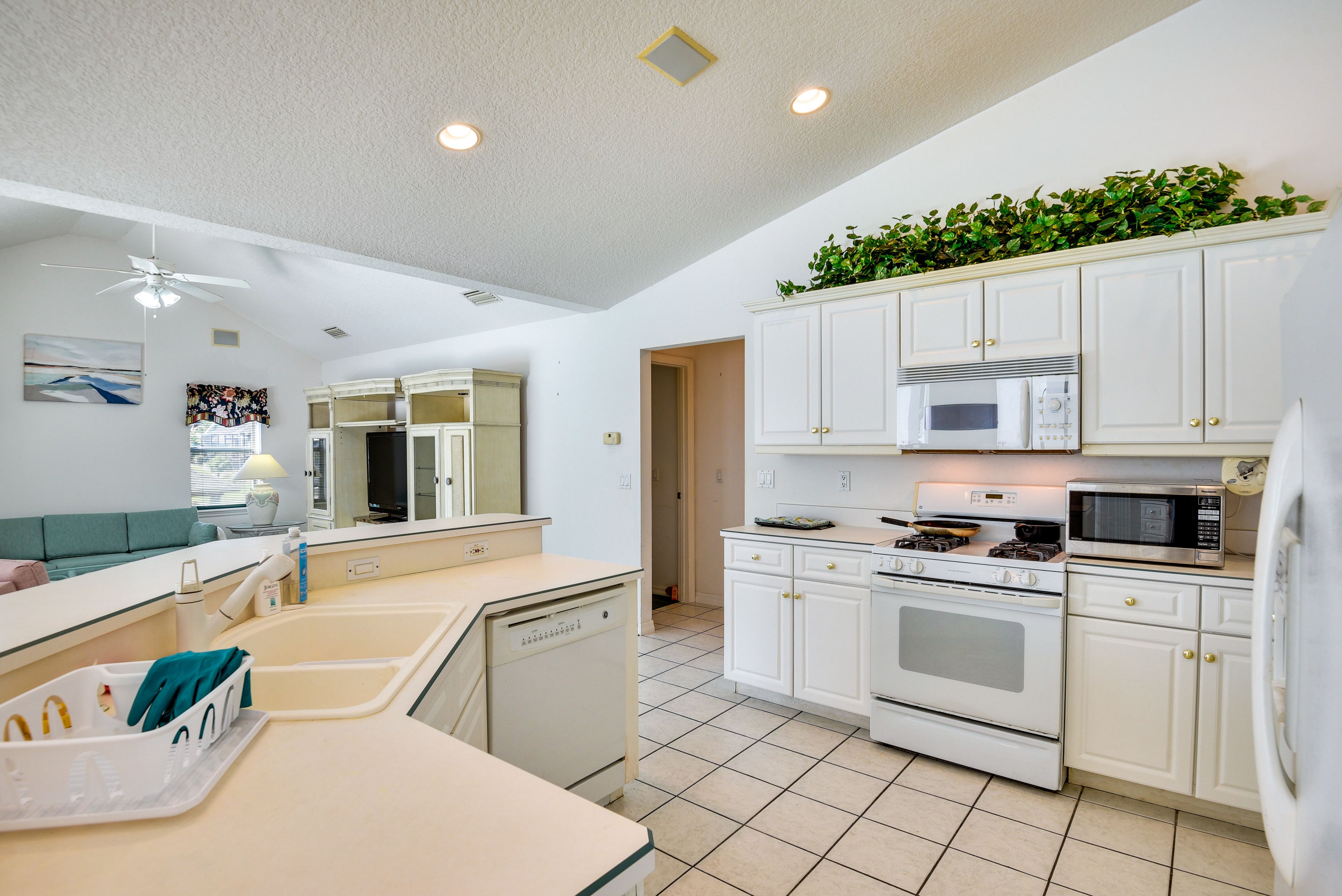 Kitchen | Coffee Maker | Cooking Basics | Dishware & Flatware