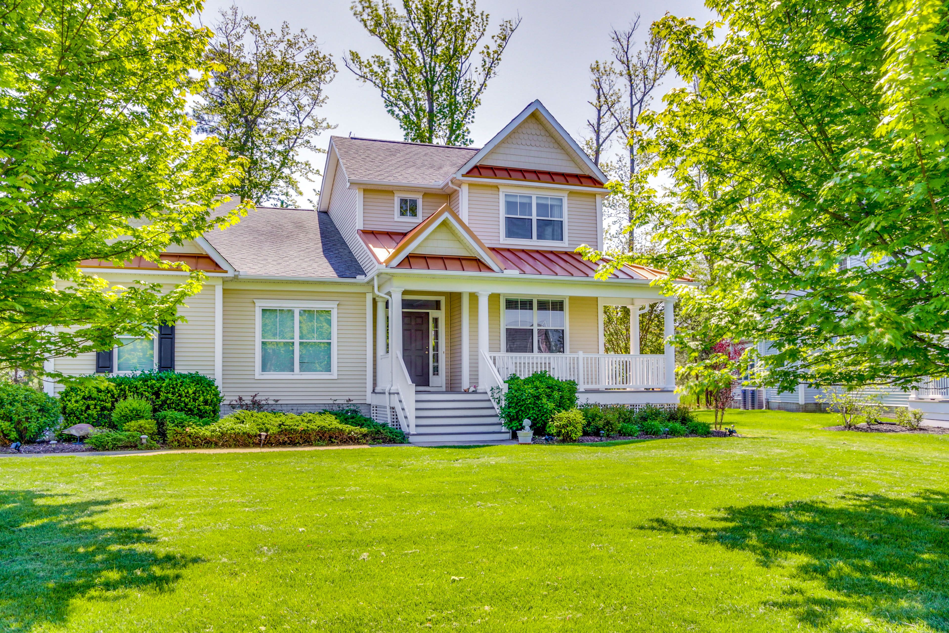 Property Exterior | Driveway (4 Vehicles)