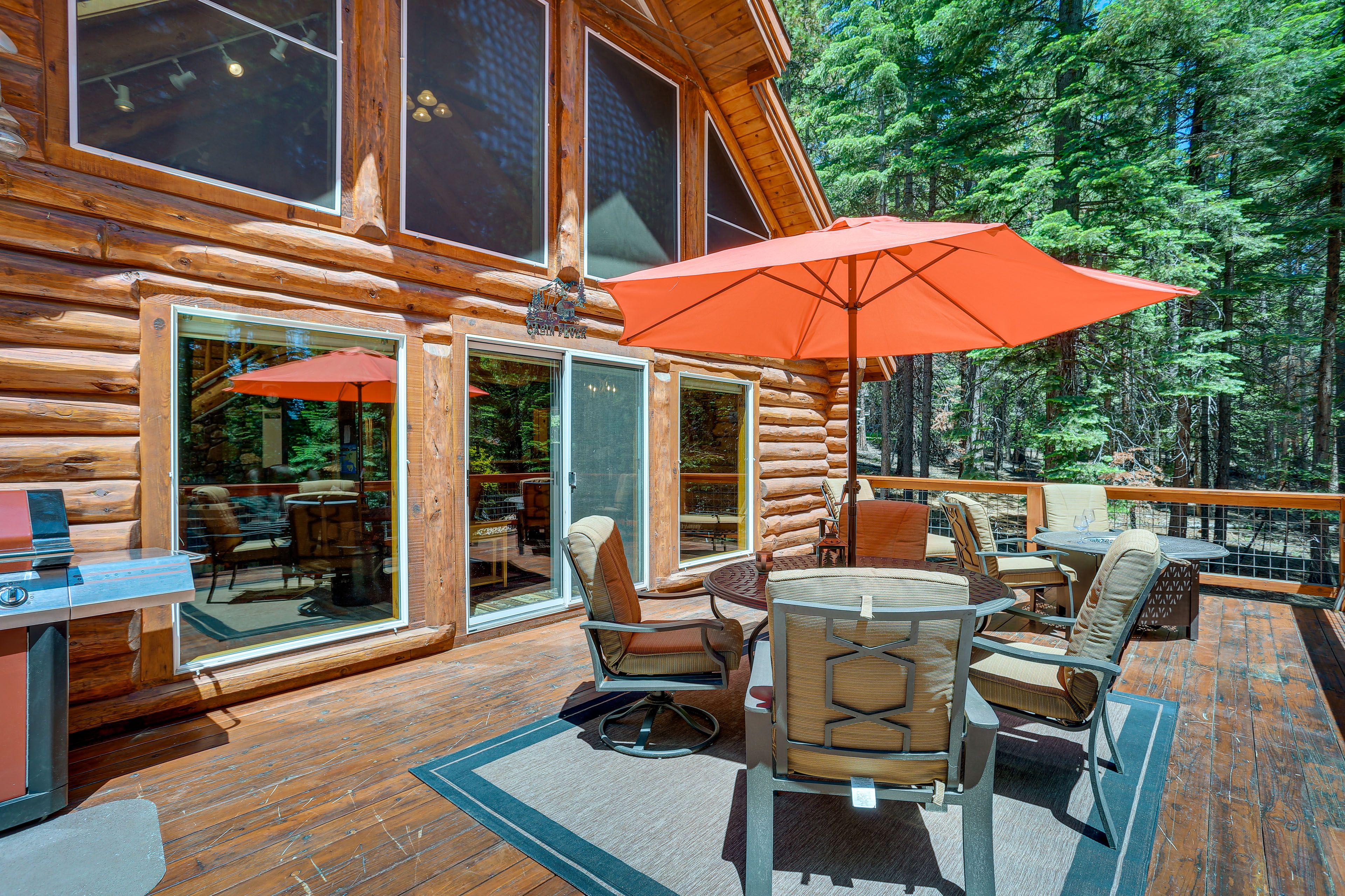 Private Deck | Gas Grill | Dining Table | Fire Table