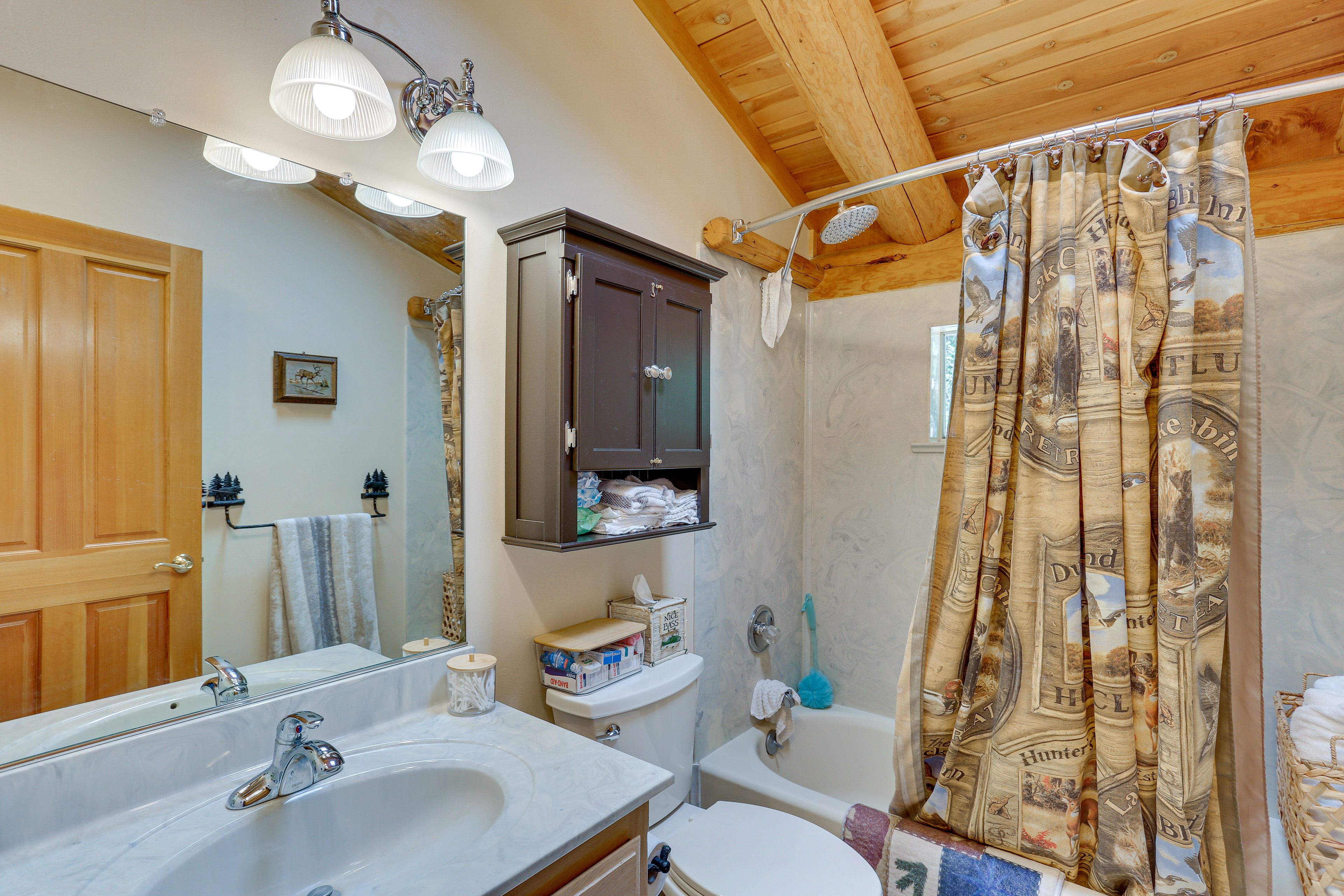 En-Suite Bathroom | 2nd Floor | Complimentary Toiletries