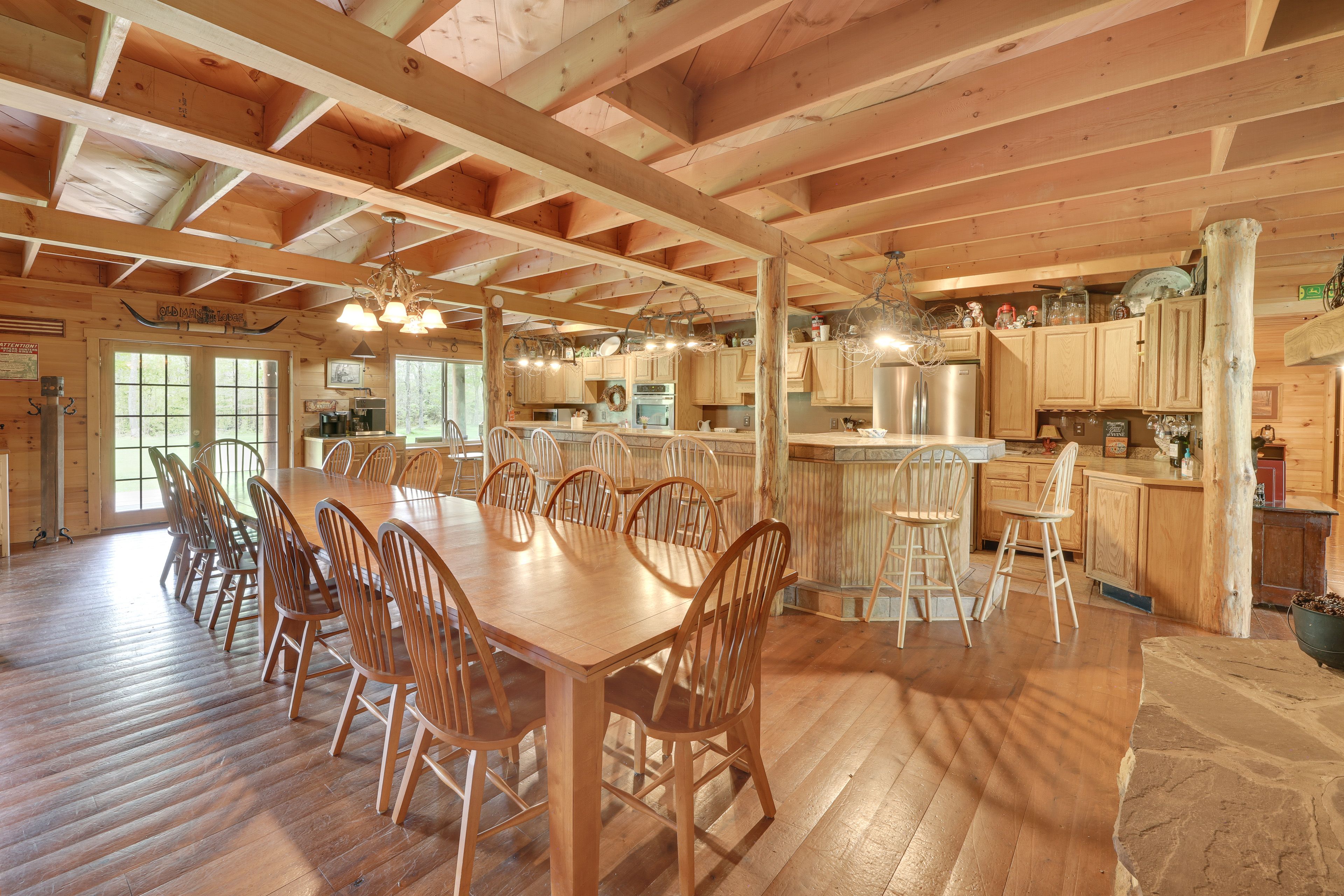 Dining Area/Kitchen | Pet Friendly (w/ Fee) | Dishware/Flatware Provided