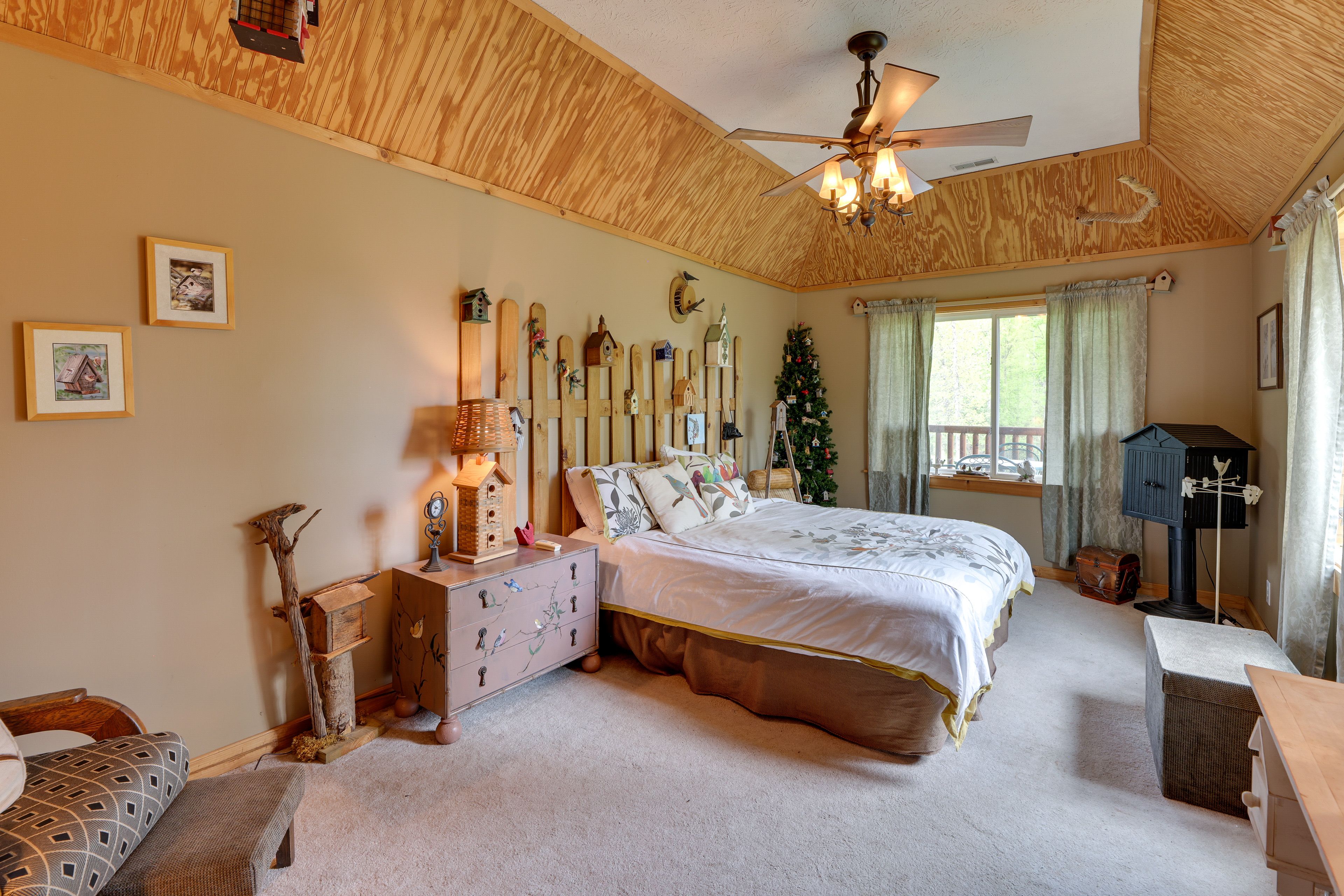 Bedroom 12 | 2nd Floor | Queen Bed