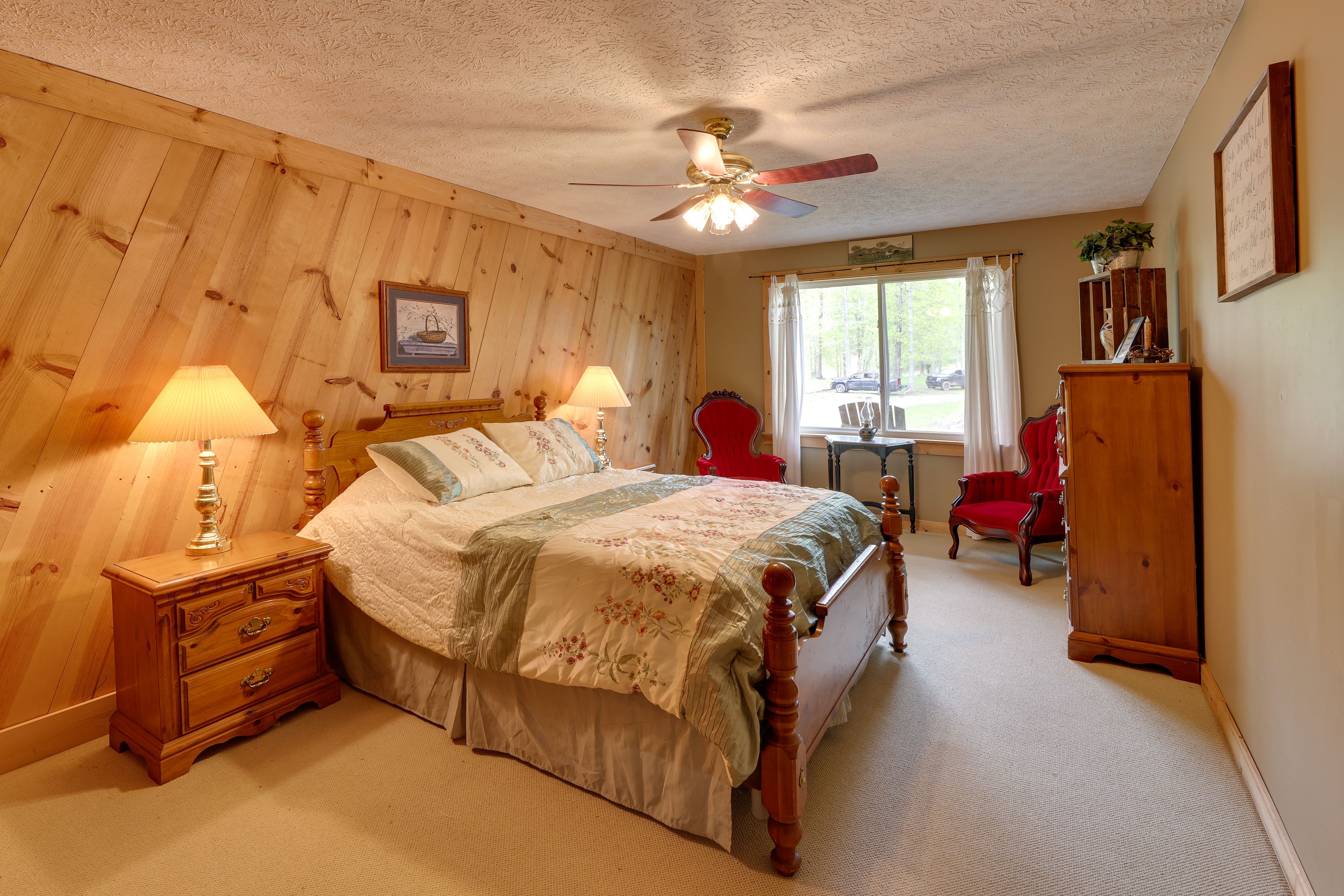Bedroom 5 | 1st Floor | Queen Bed