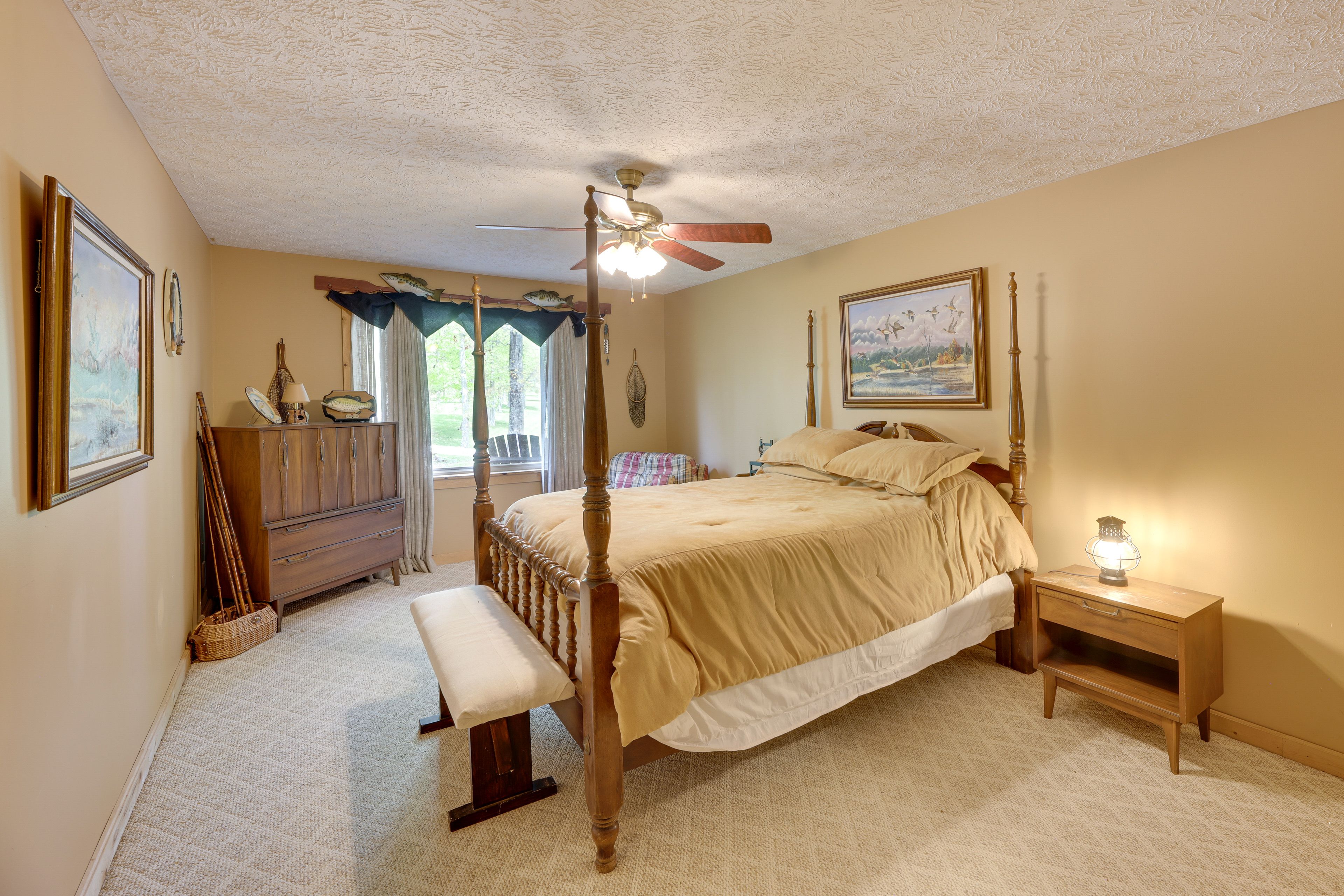 Bedroom 7 | 1st Floor | Queen Bed