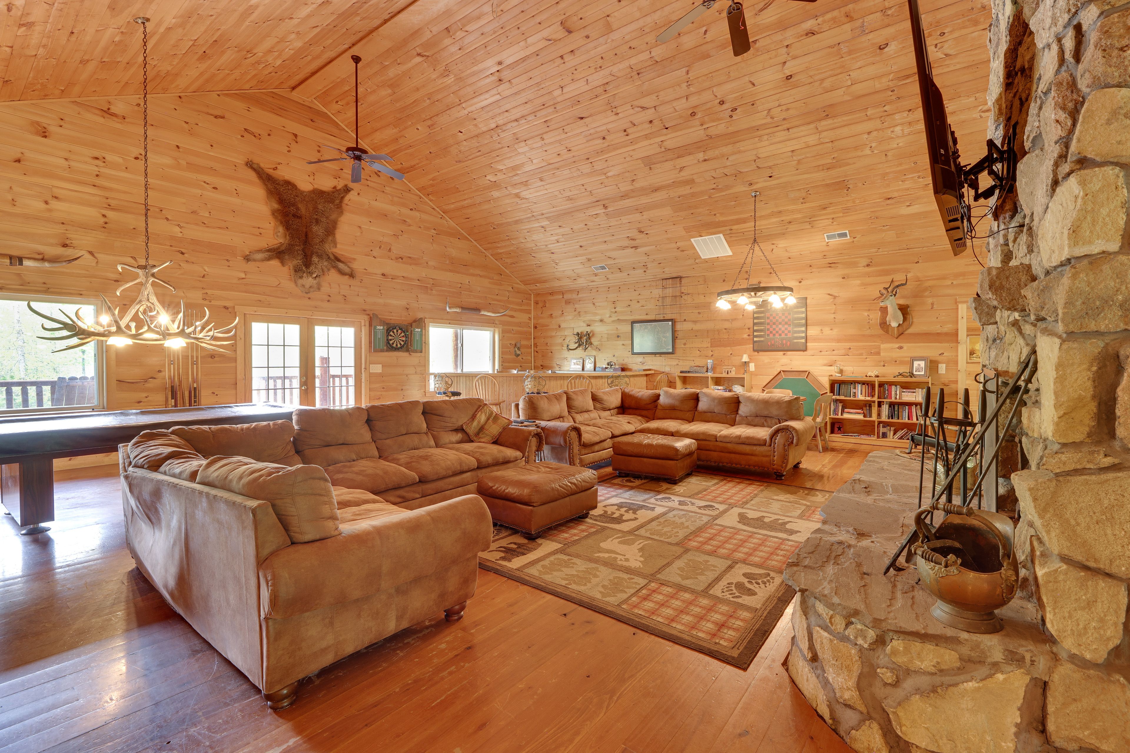 Fraziers Bottom Vacation Rental | 14BR | 14.5BA | Step-Free Access | 9,000 Sq Ft