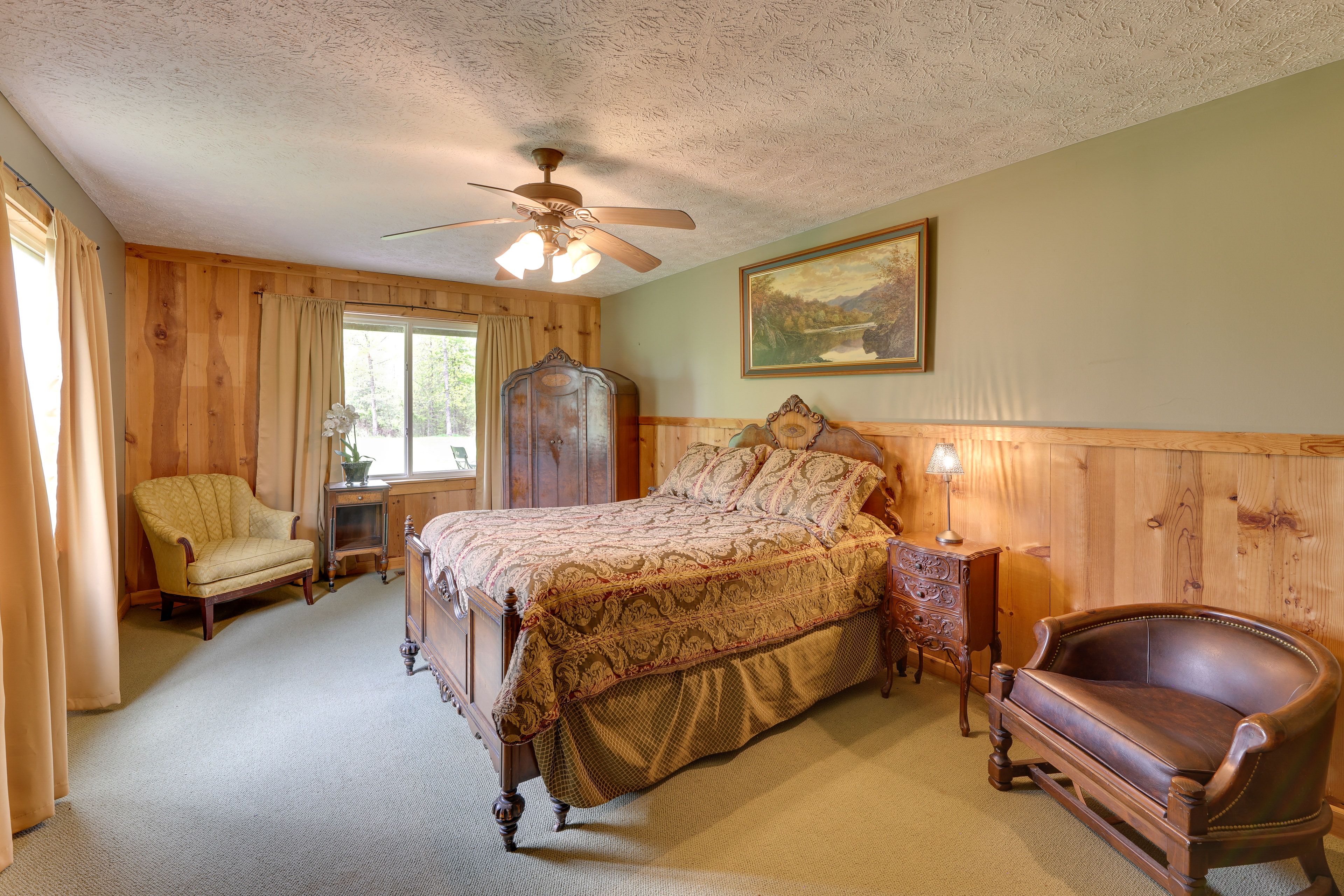 Bedroom 4 | 1st Floor | Queen Bed