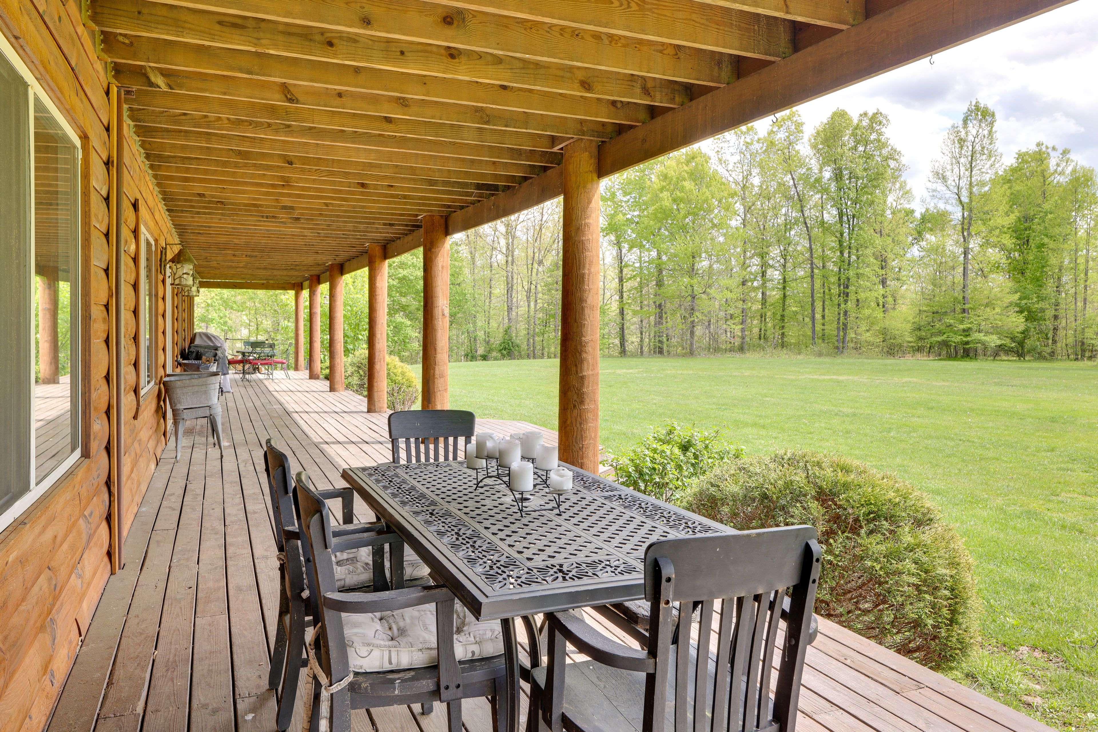 1st-Floor Porch | Outdoor Dining