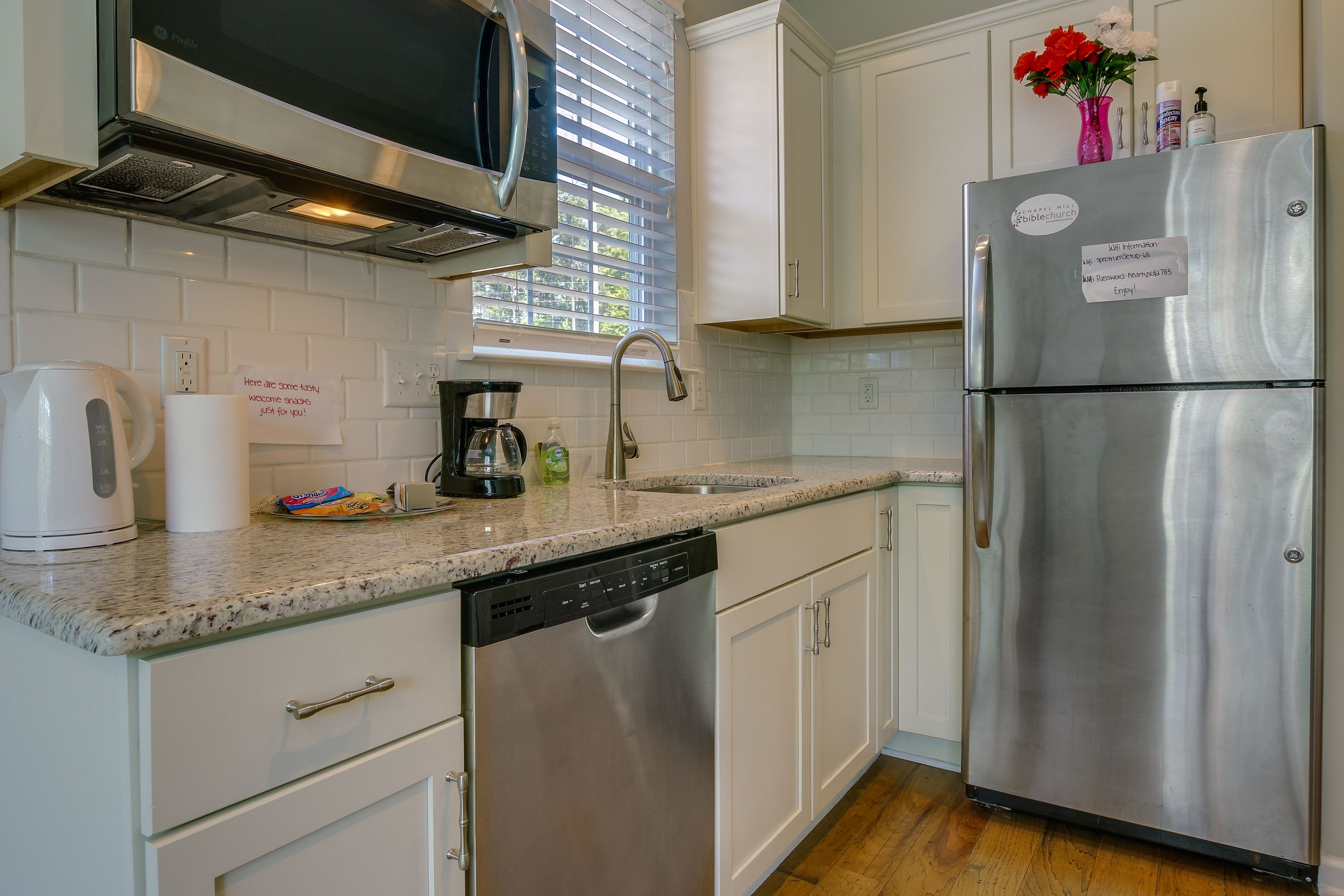Kitchenette | Complimentary Snacks | Coffee Pot