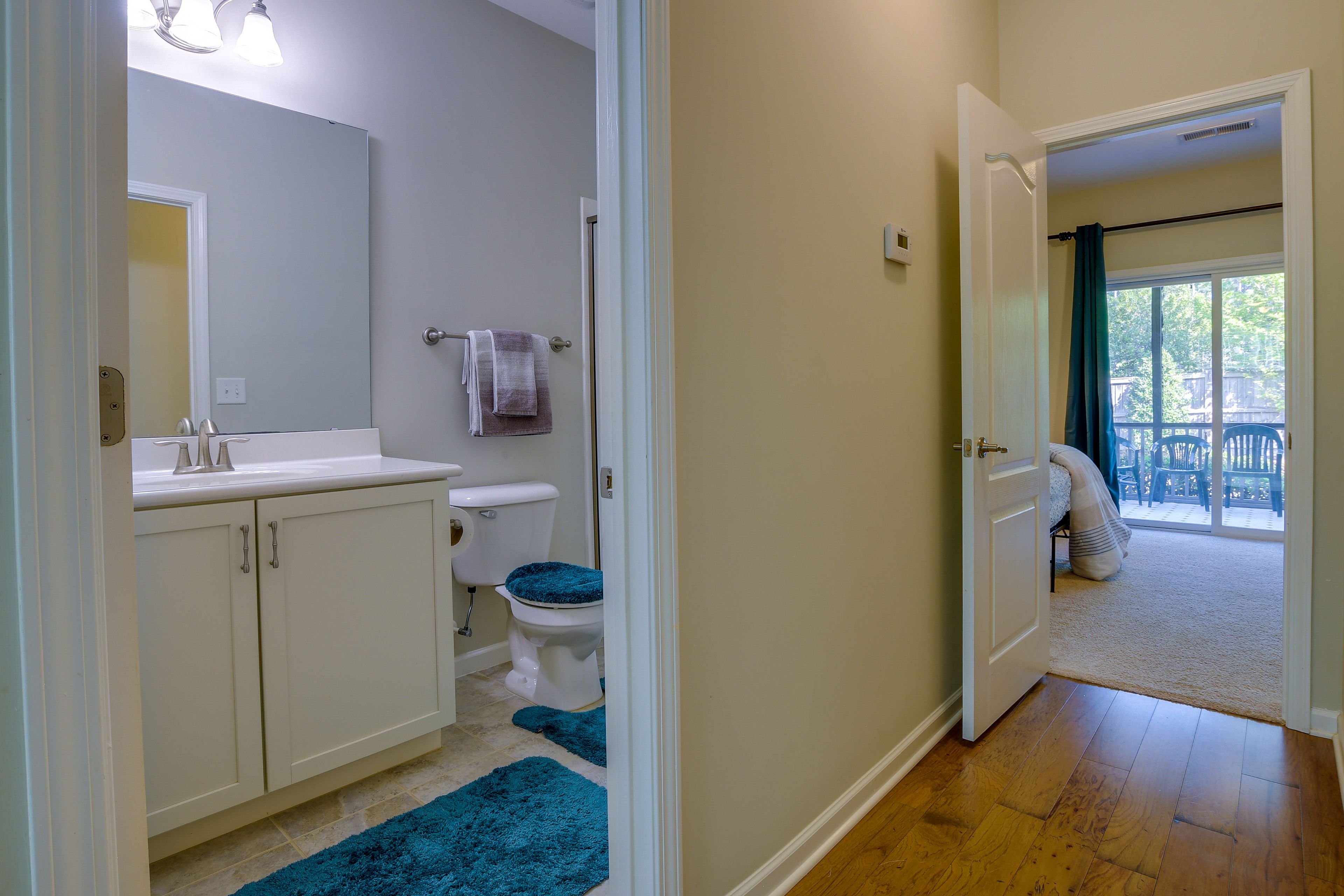 Bathroom | Complimentary Toiletries | Towels Provided