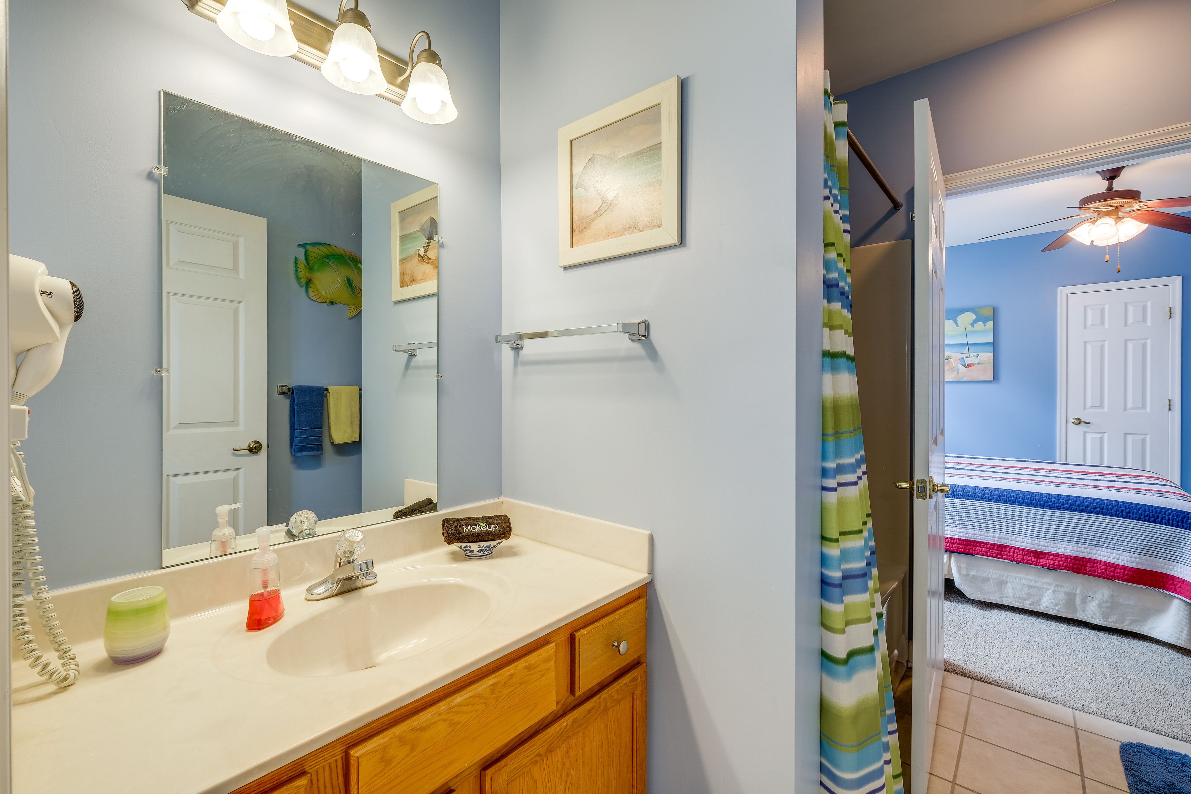 Full Bathroom | Complimentary Toiletries
