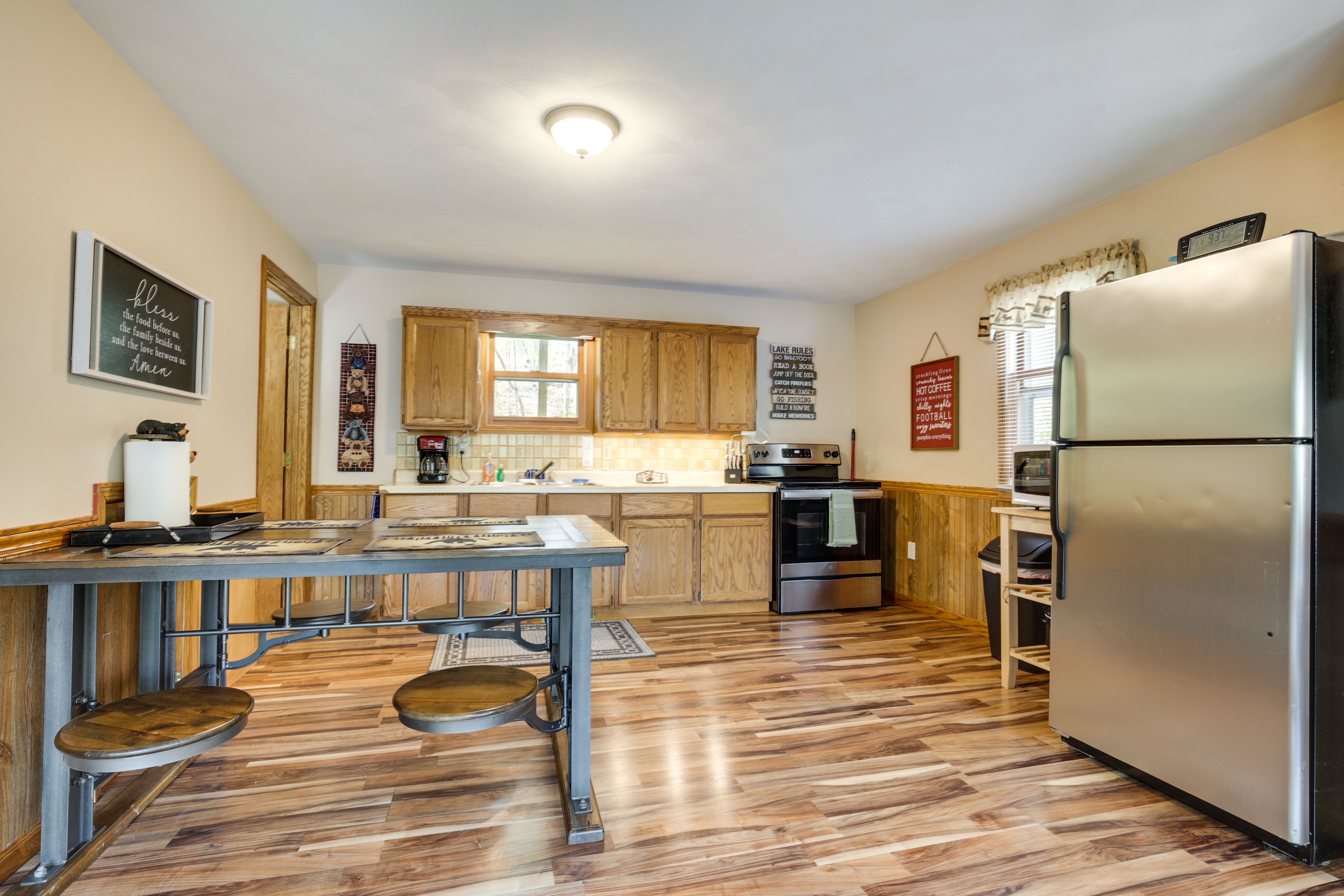 Kitchen | Crockpot | Paper Towels/Trash Bags Provided | High Chair