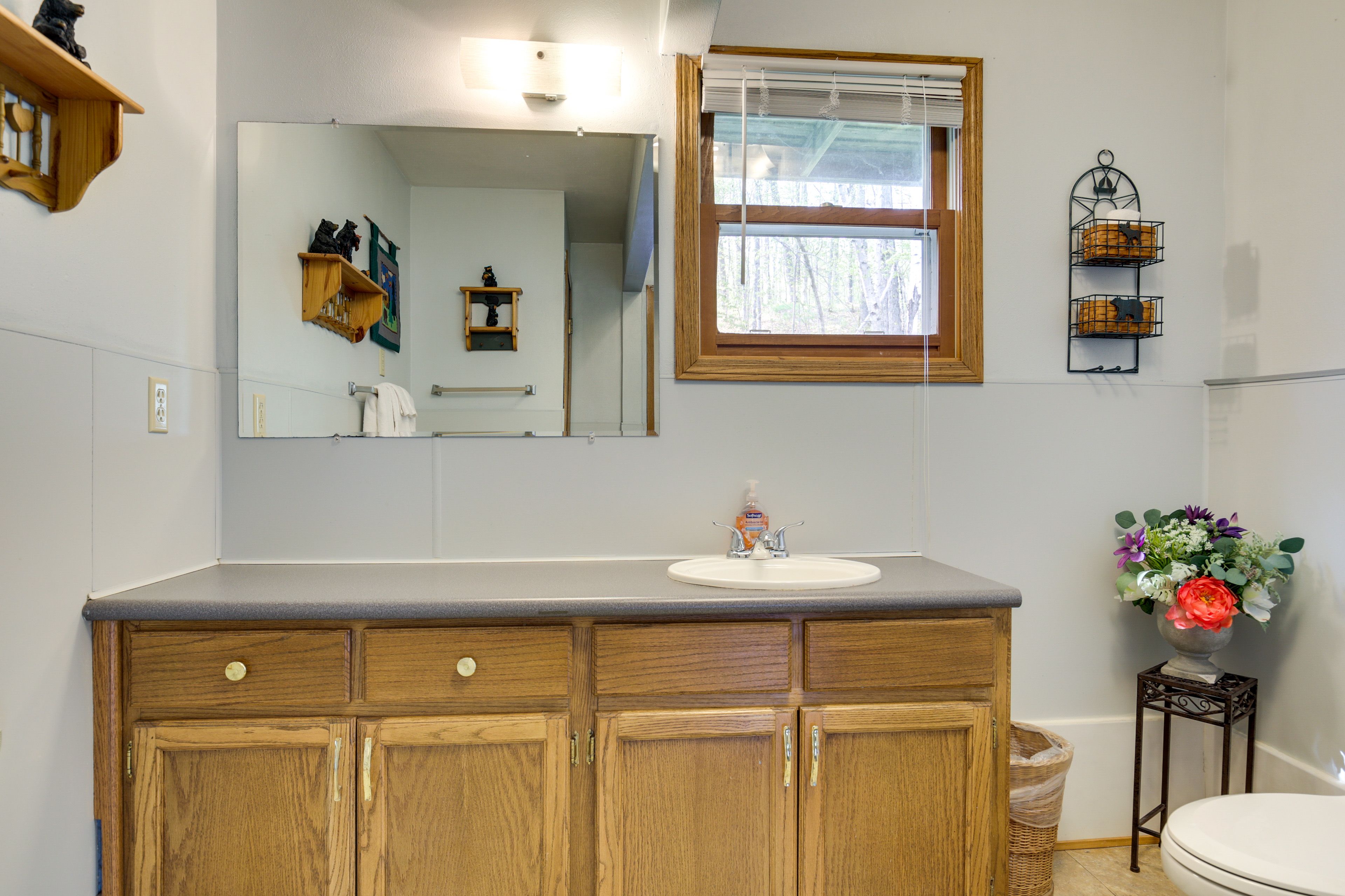 Bathroom | Complimentary Toiletries | Towels