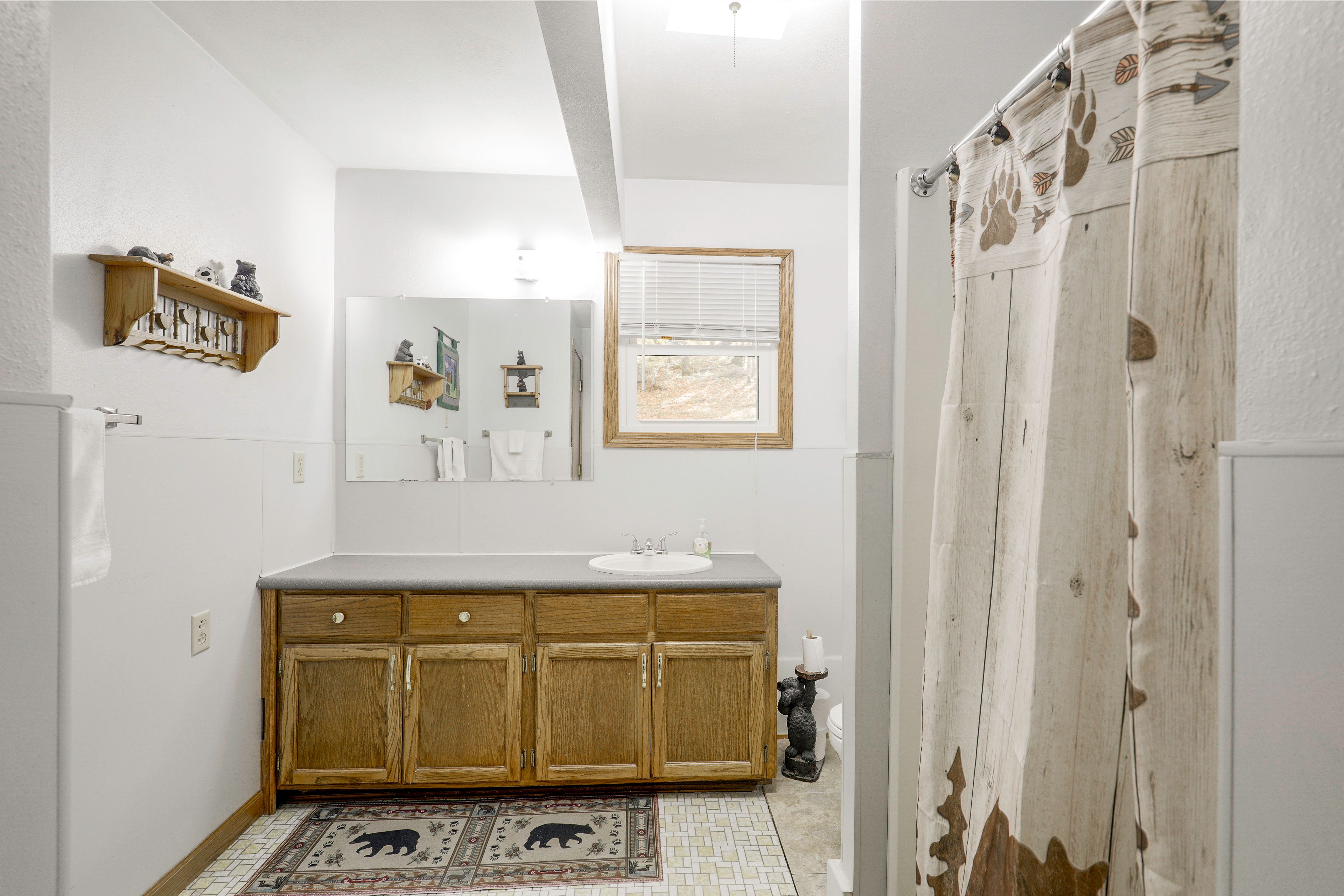 Full Bathroom | Towels & Linens Provided
