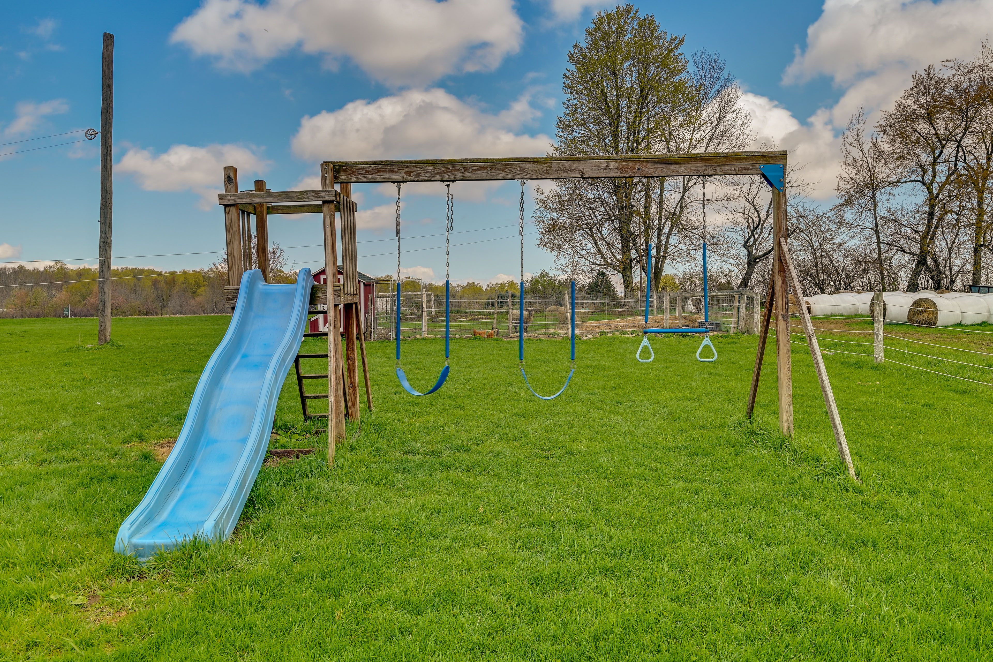 Private Yard | Playground | Fire Pit | Gas Grill