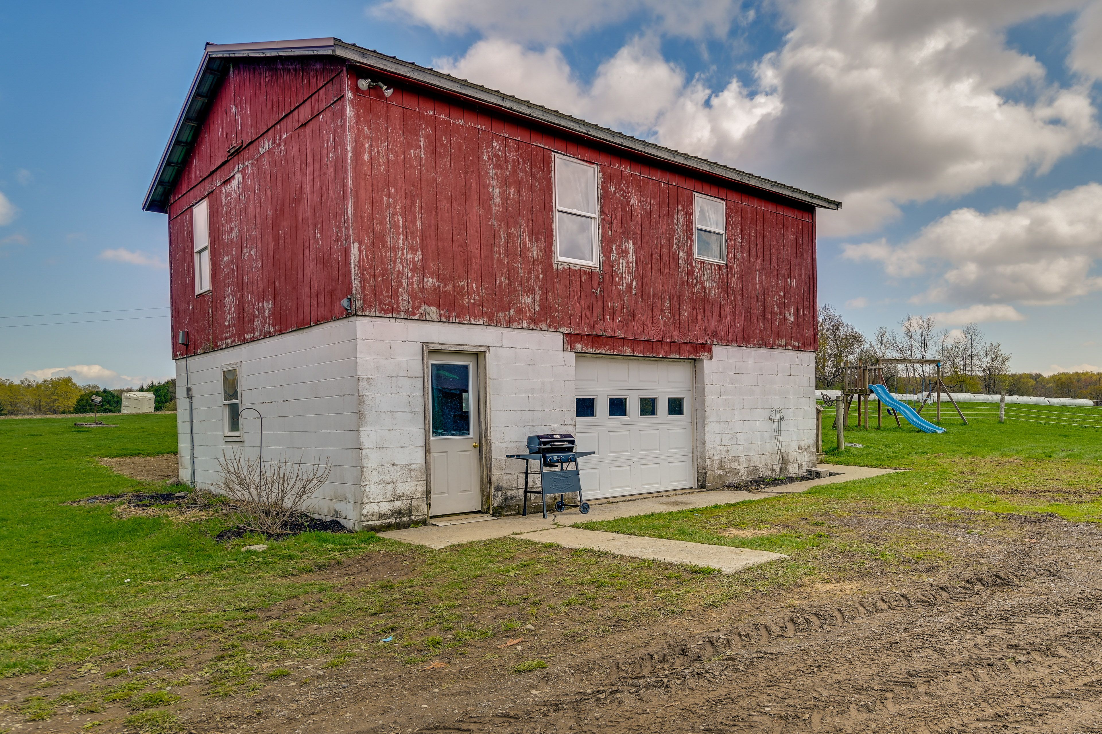 Property Exterior | Driveway (3 Vehicles) | RV/Trailer Parking Allowed