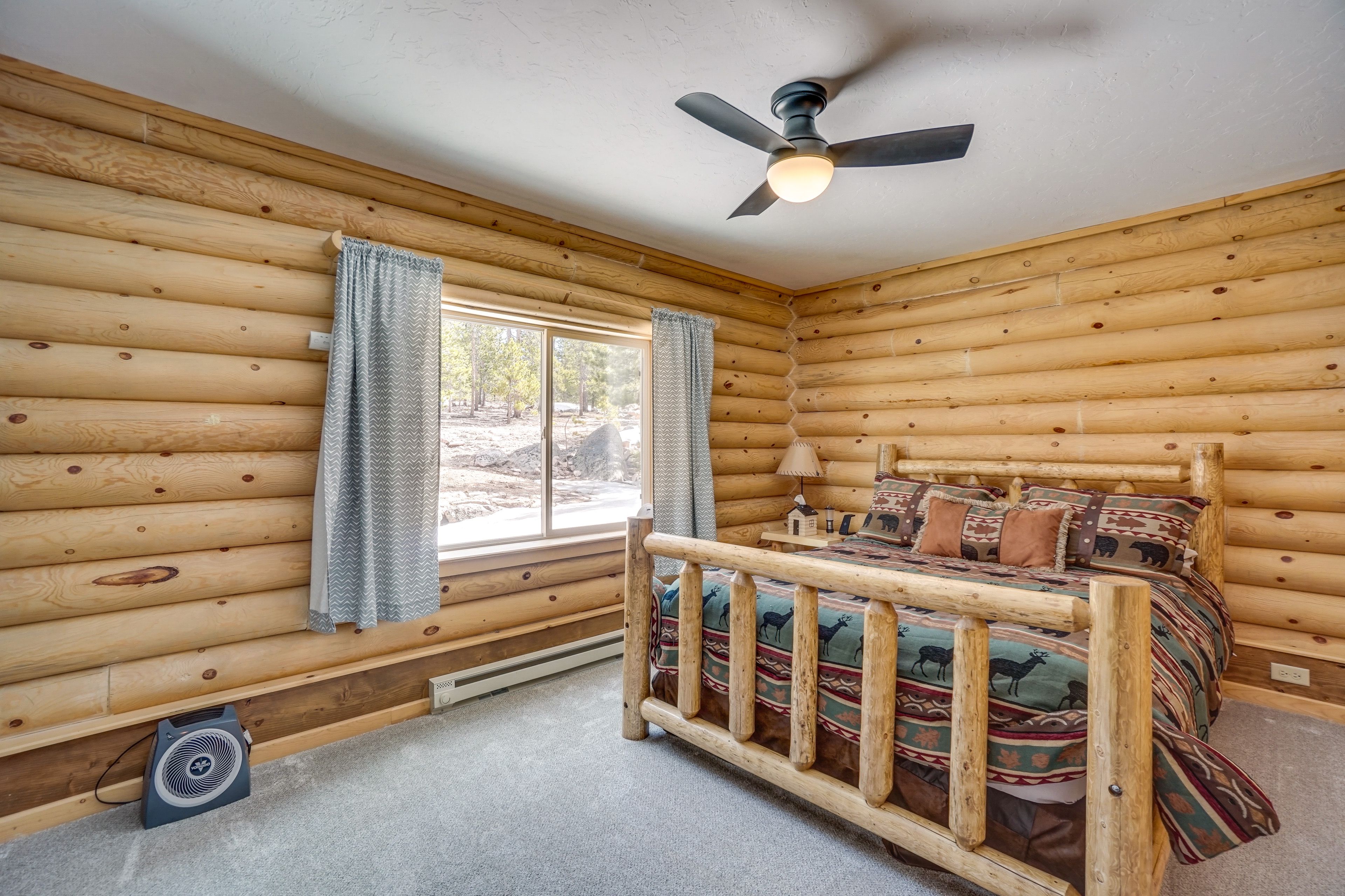 Bedroom 1 | Queen Bed