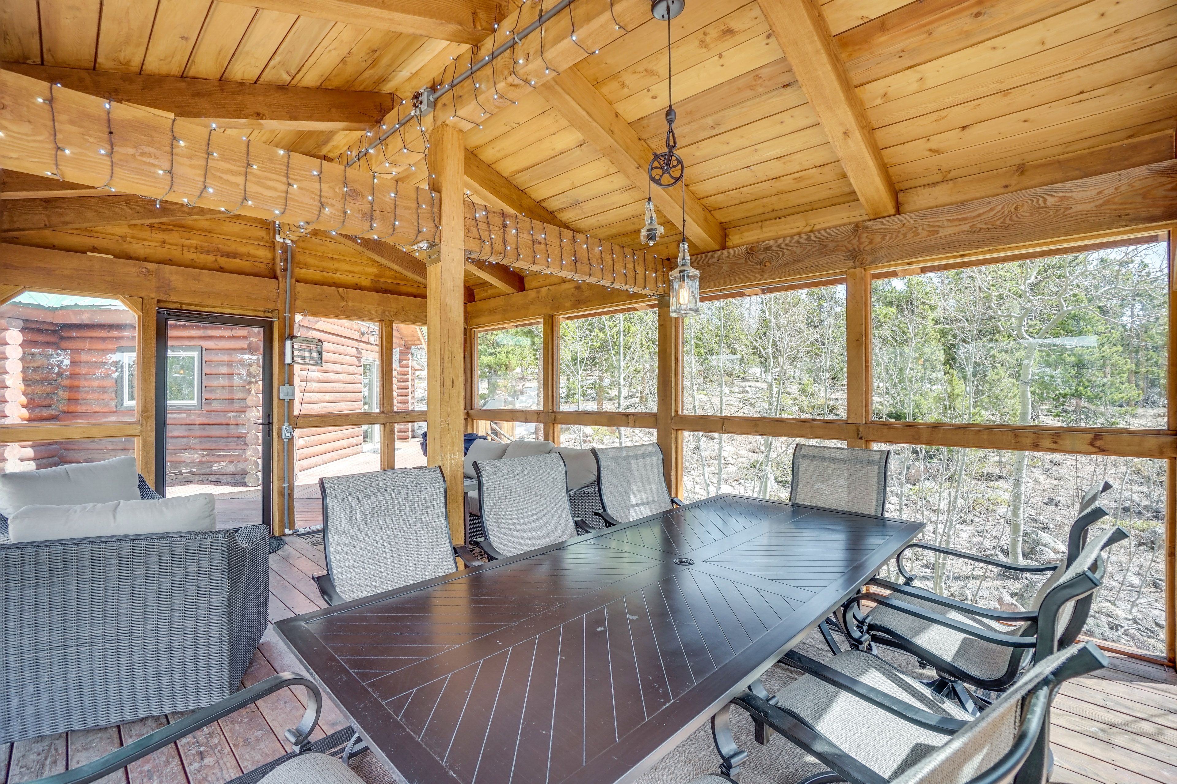 Screened-In Deck
