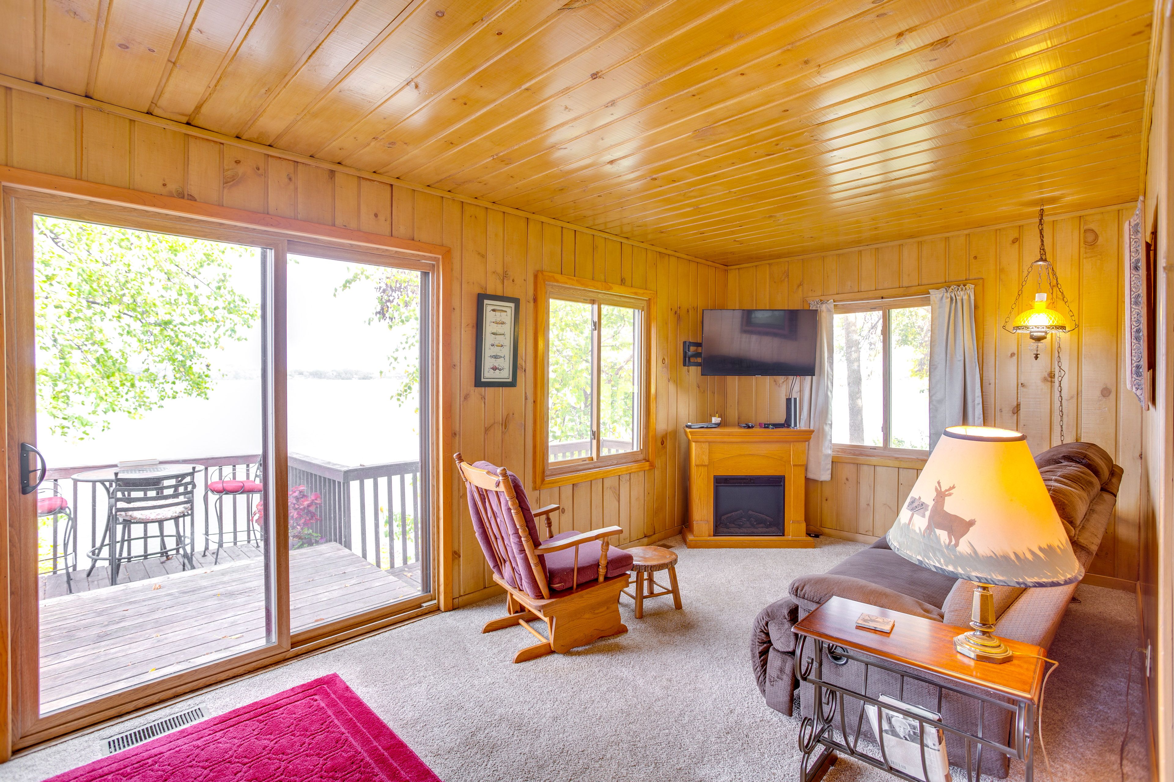 Living Room | Full Sleeper Sofa | Free WiFi | Smart TV | Central A/C