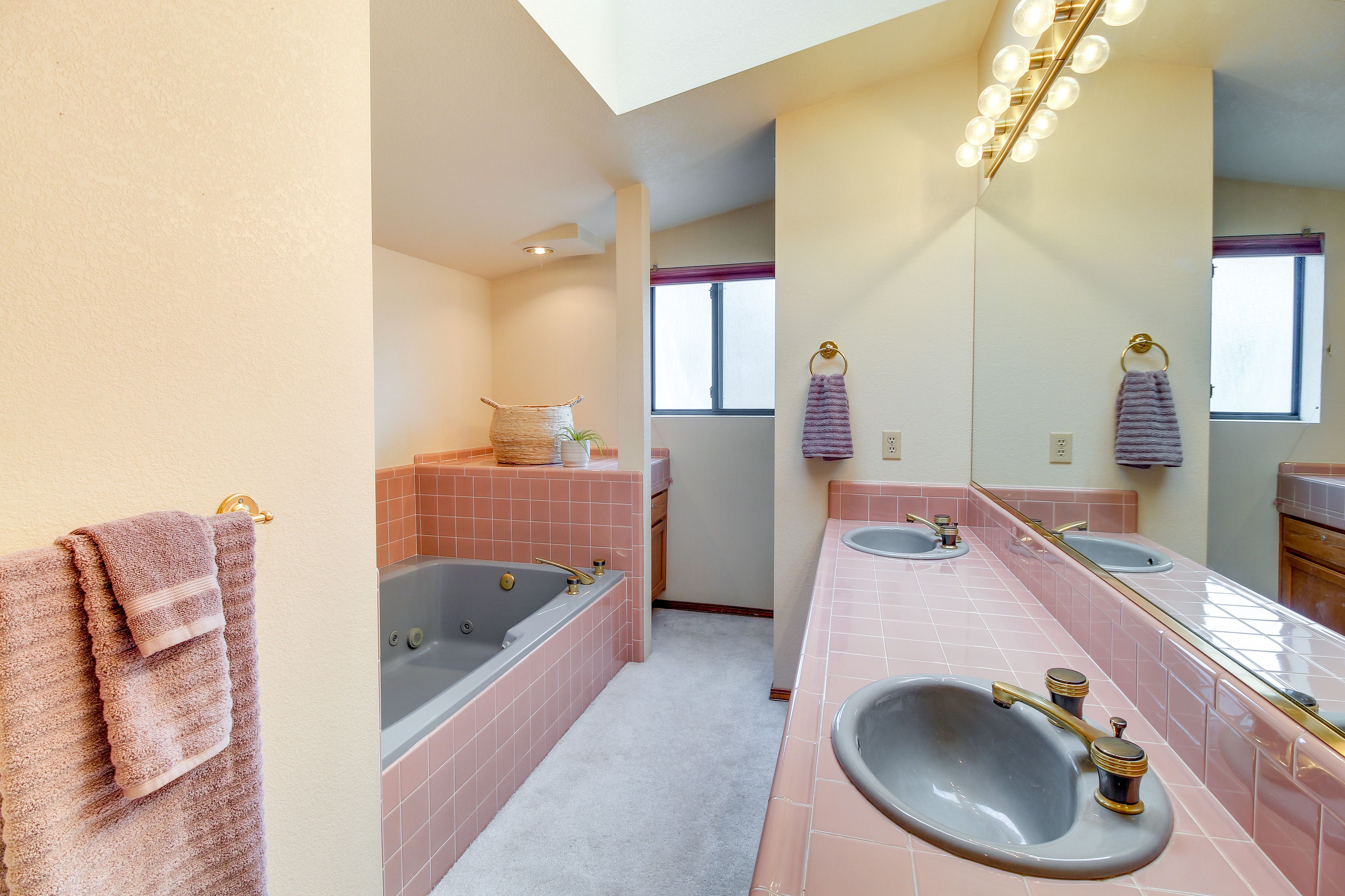 En-Suite Bathroom | 2nd Floor | Complimentary Toiletries