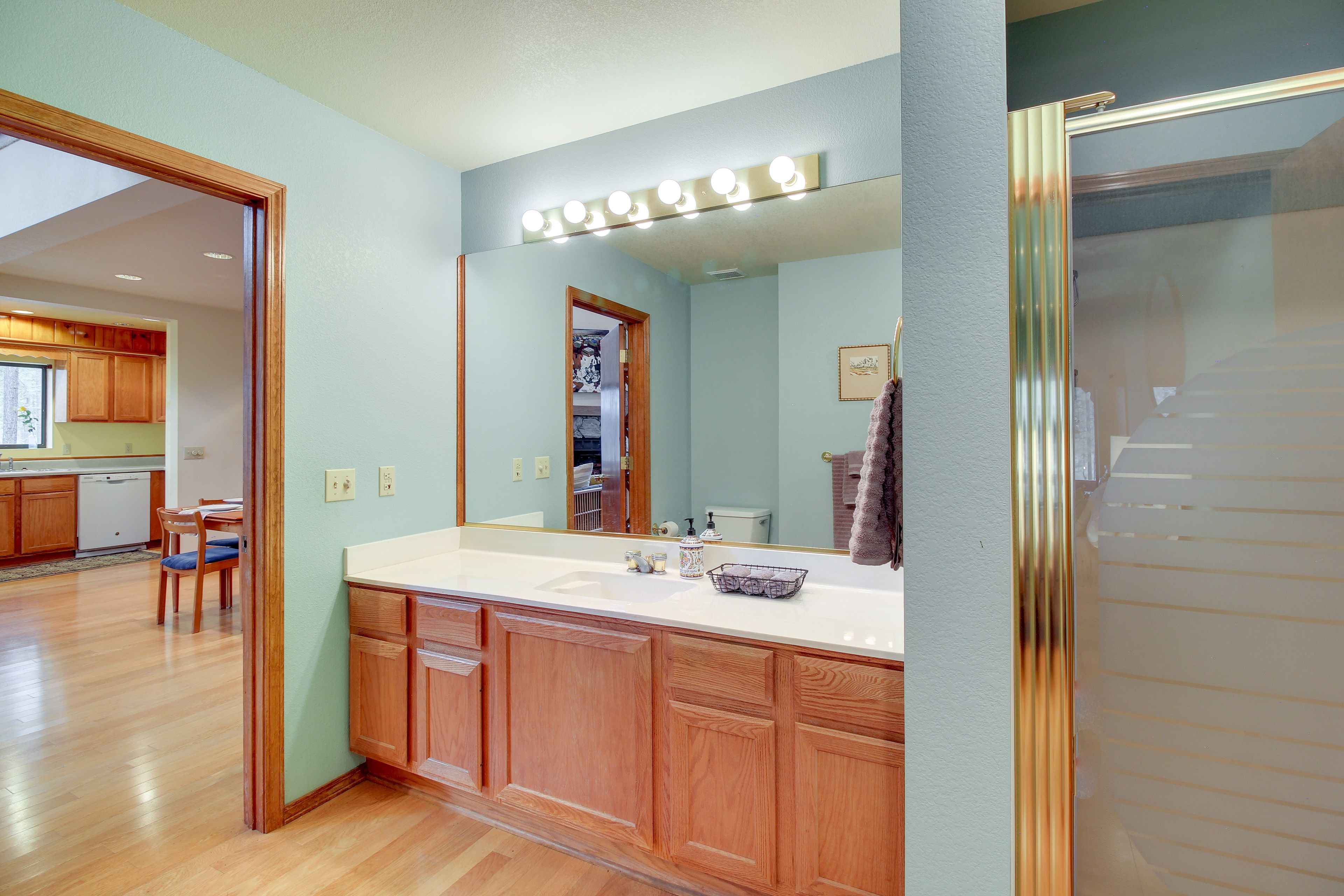 Full Bathroom | 1st Floor