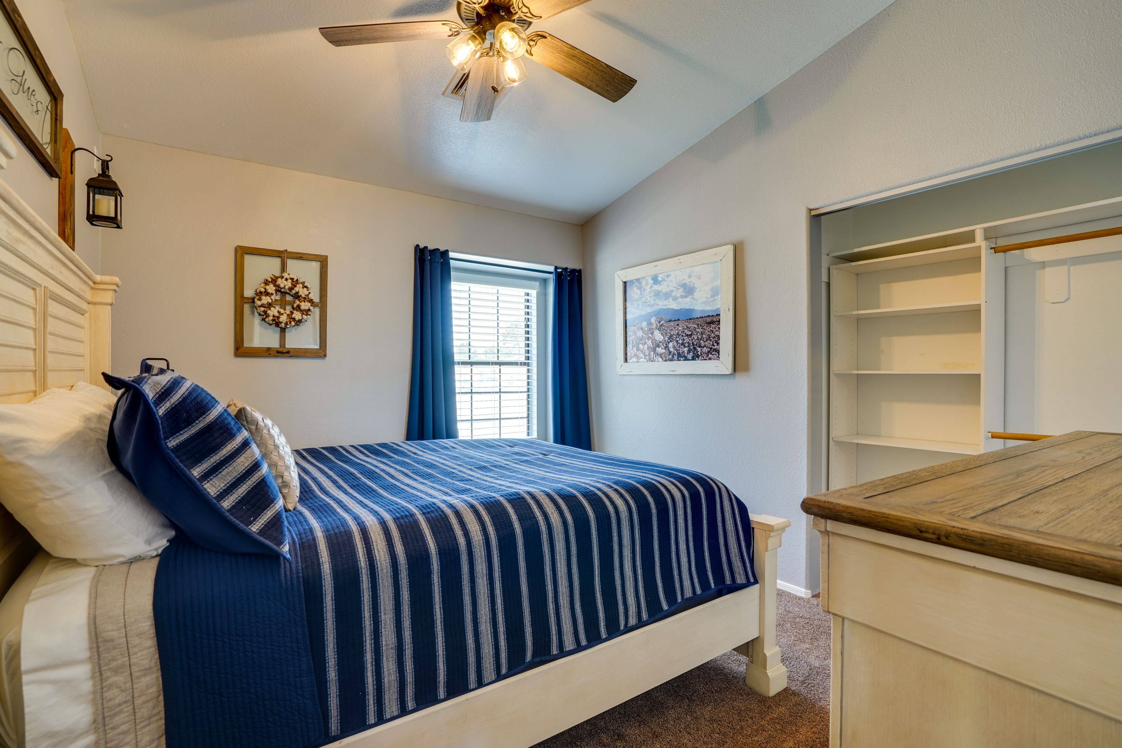 Bedroom 4 | Queen Bed