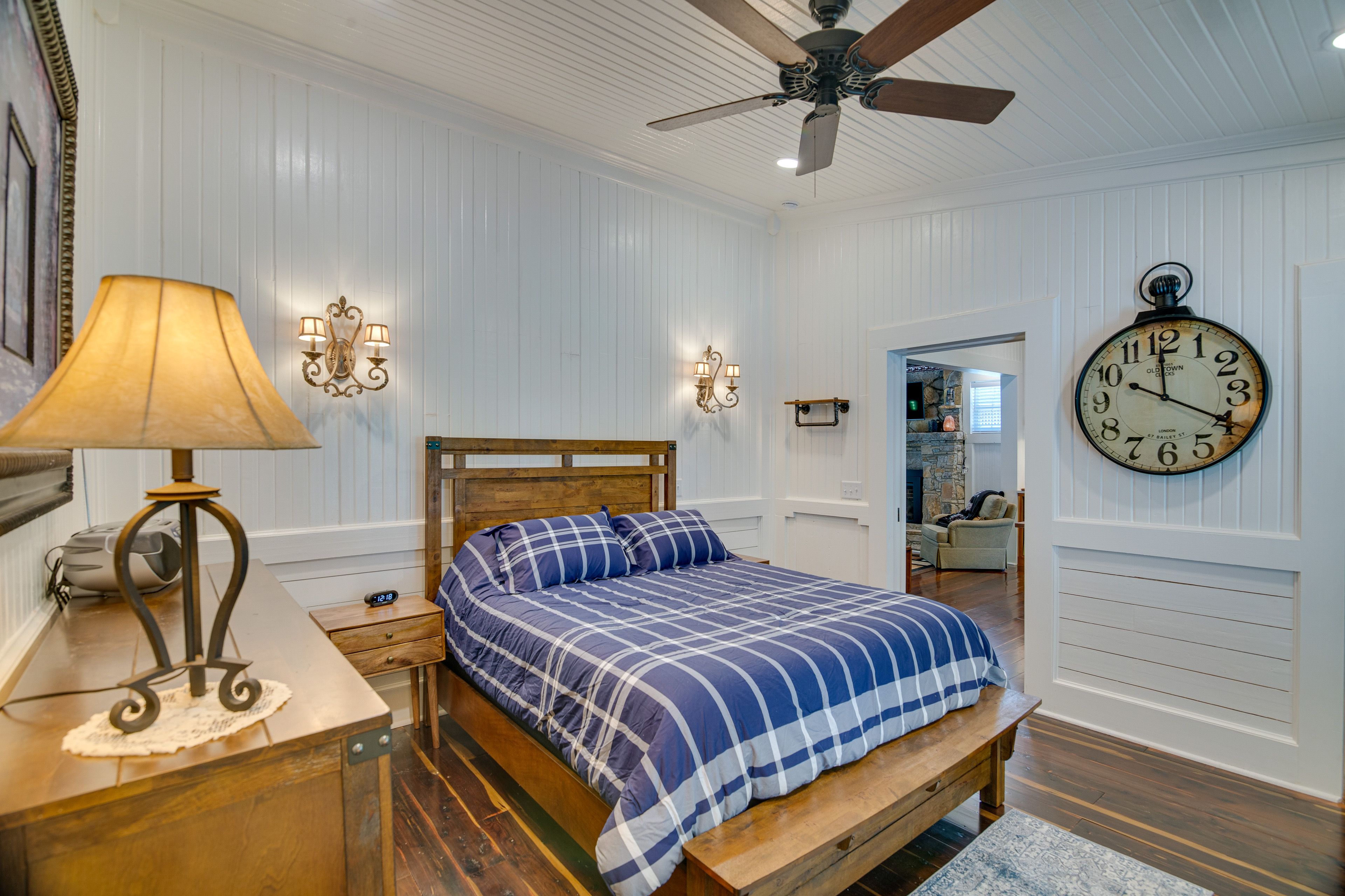 Bedroom 1 | Queen Bed | Linens Provided