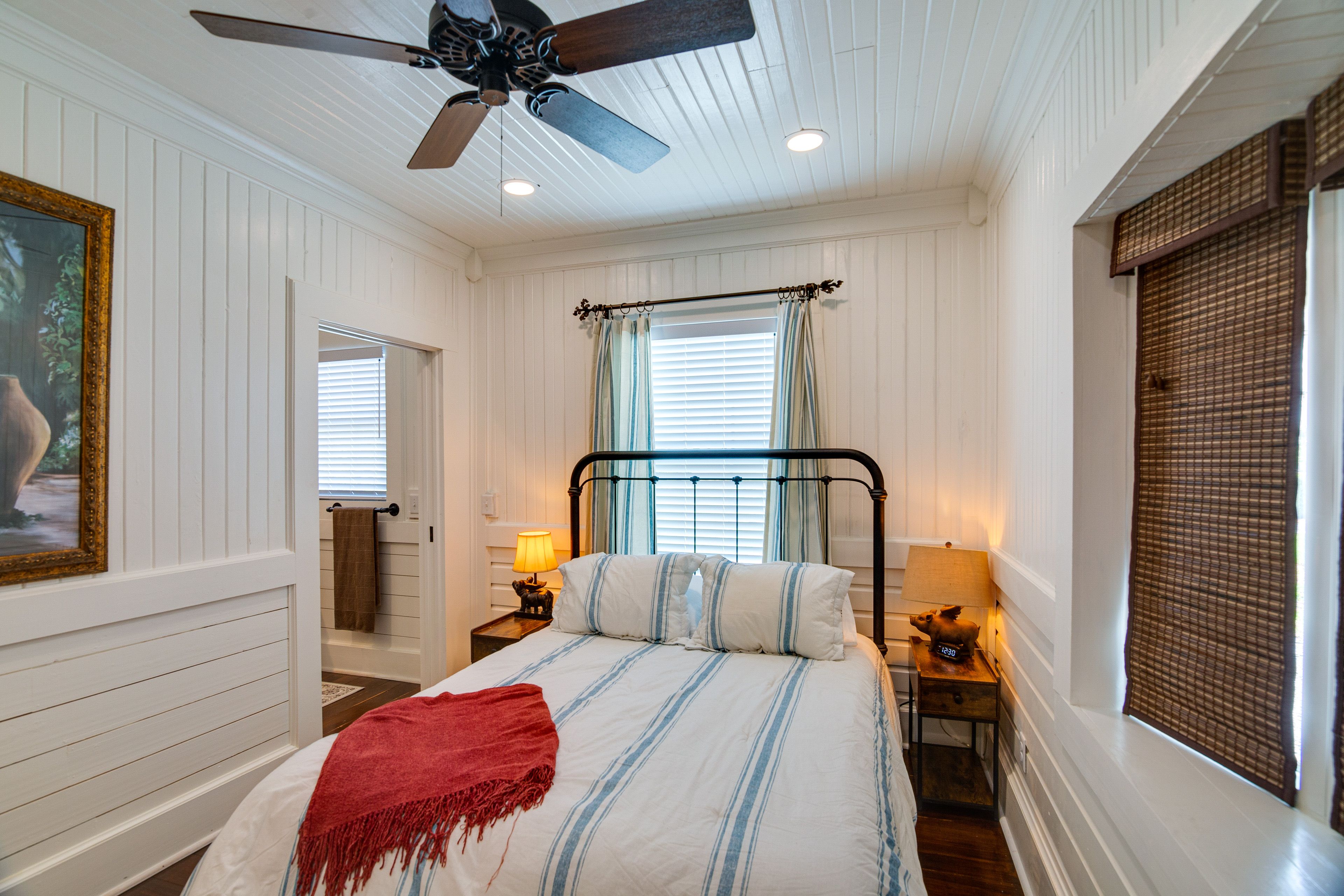 Bedroom 2 | Queen Bed