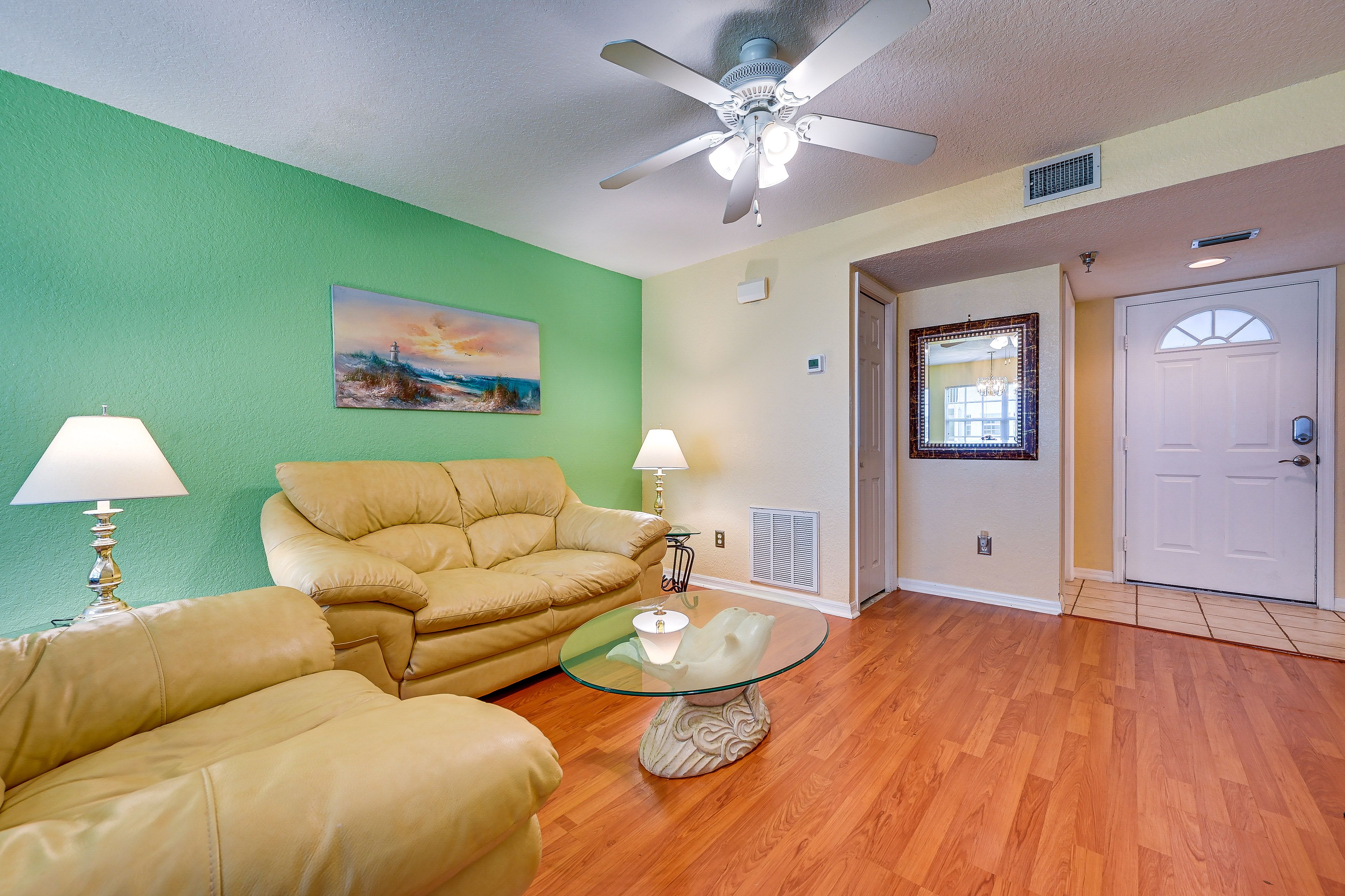Living Room | Smart TV | Free WiFi | Central A/C