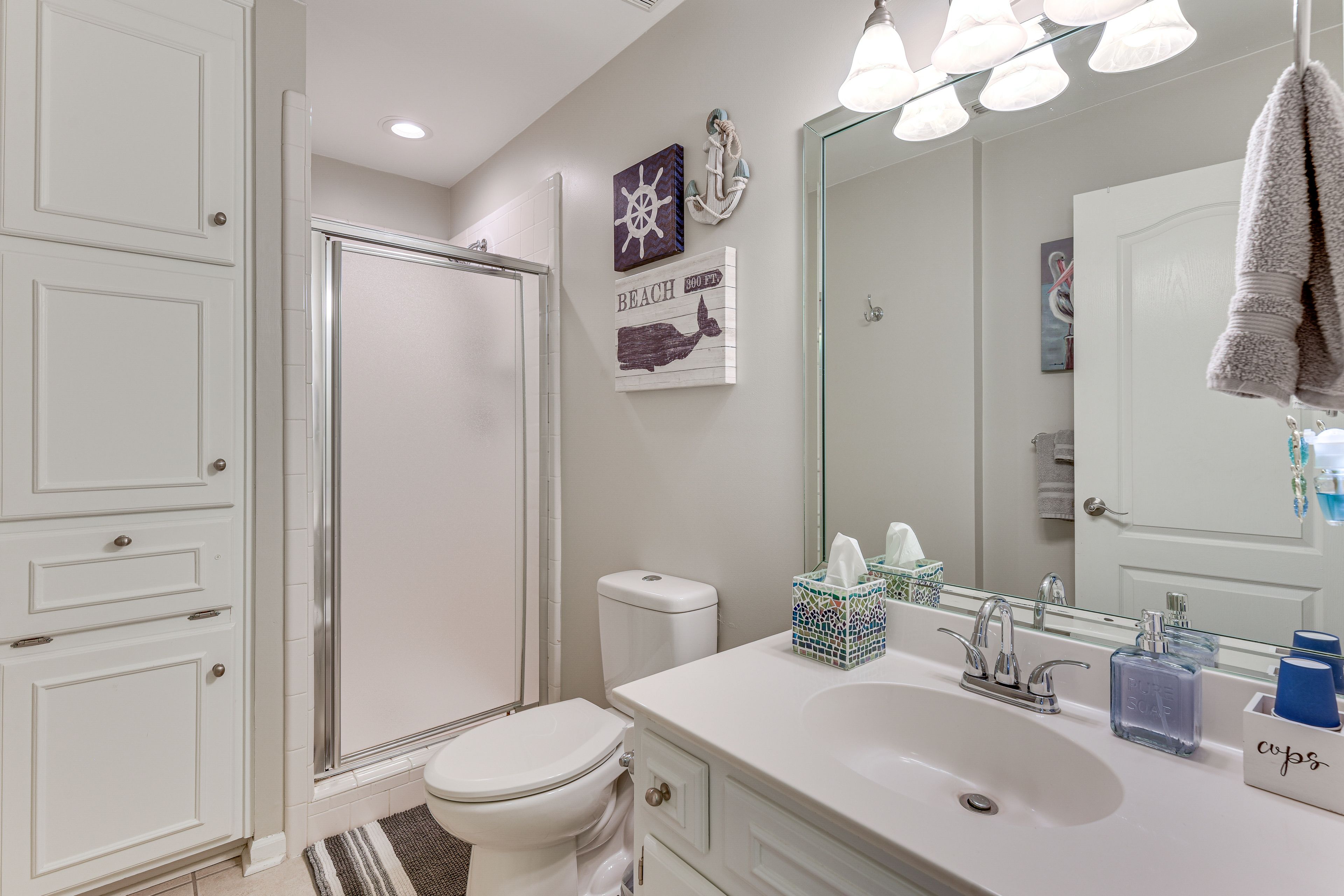 Full Bathroom | Main Level | Towels & Complimentary Toiletries Provided