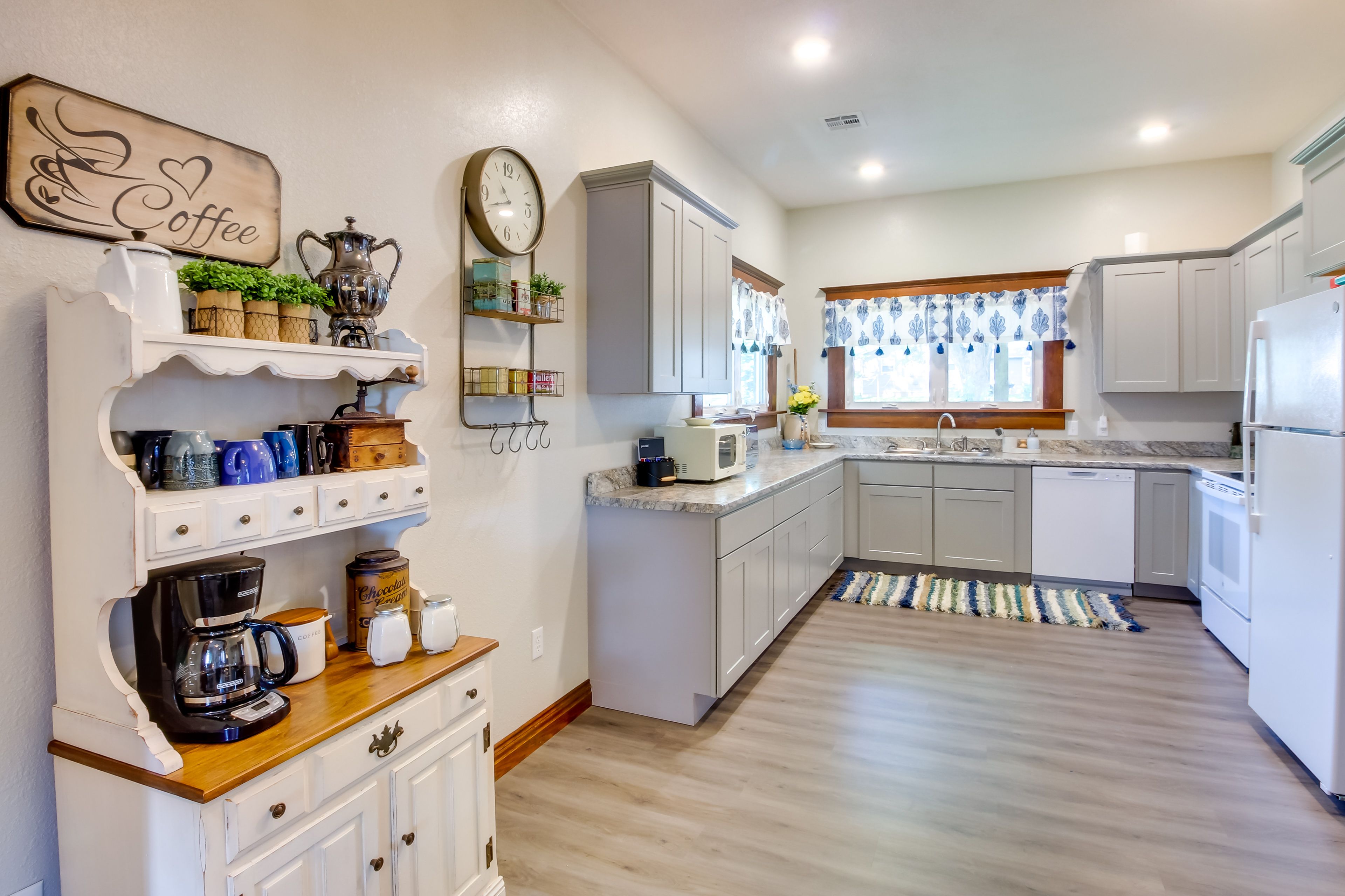 Kitchen | Cooking Basics | Coffee Bar | Dining Area | Dishware Provided