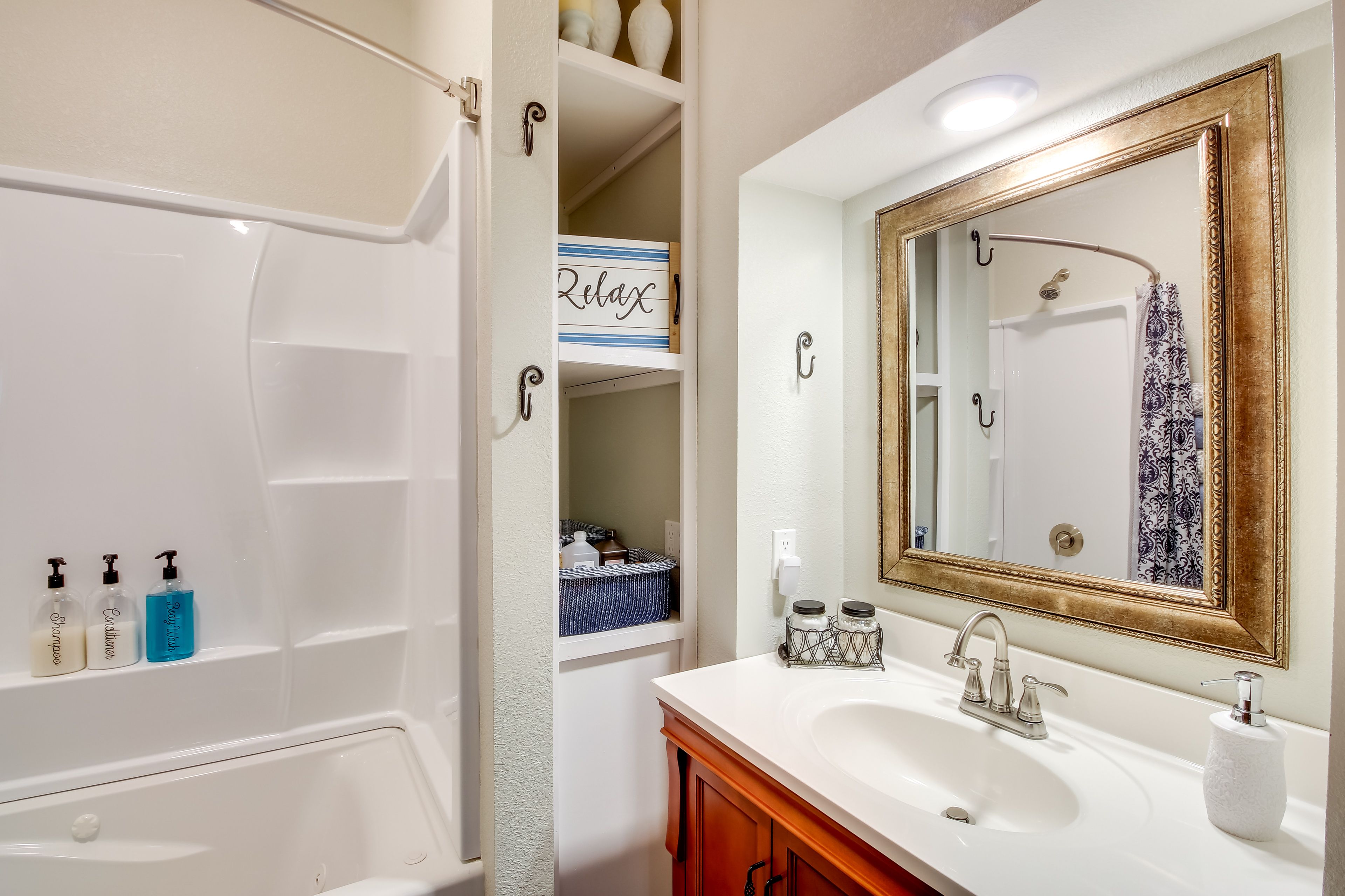 Full Bathroom | Hair Dryer | Iron & Board