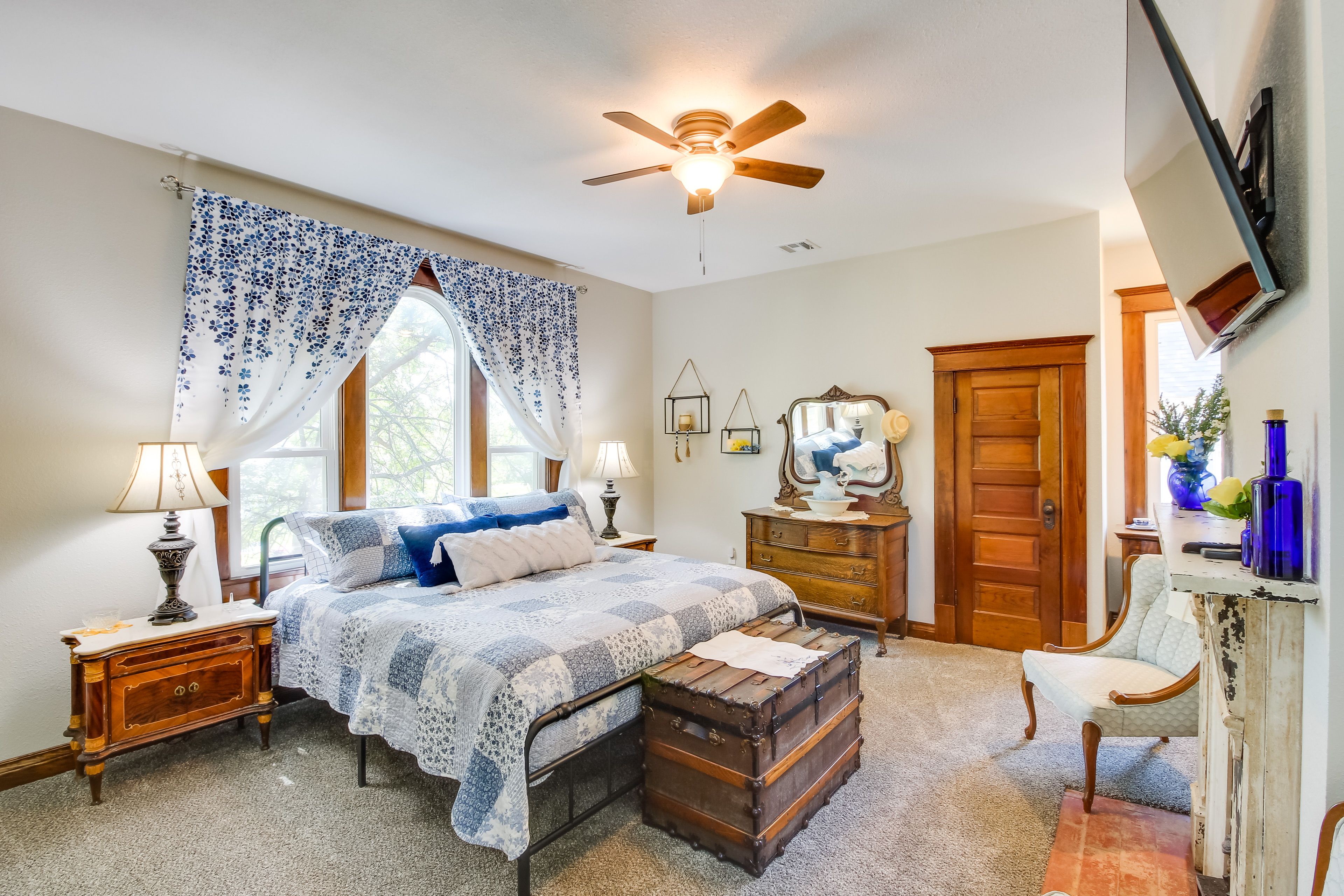 Bedroom 1 | Upper Level | King Bed | Linens Provided | Smart TV