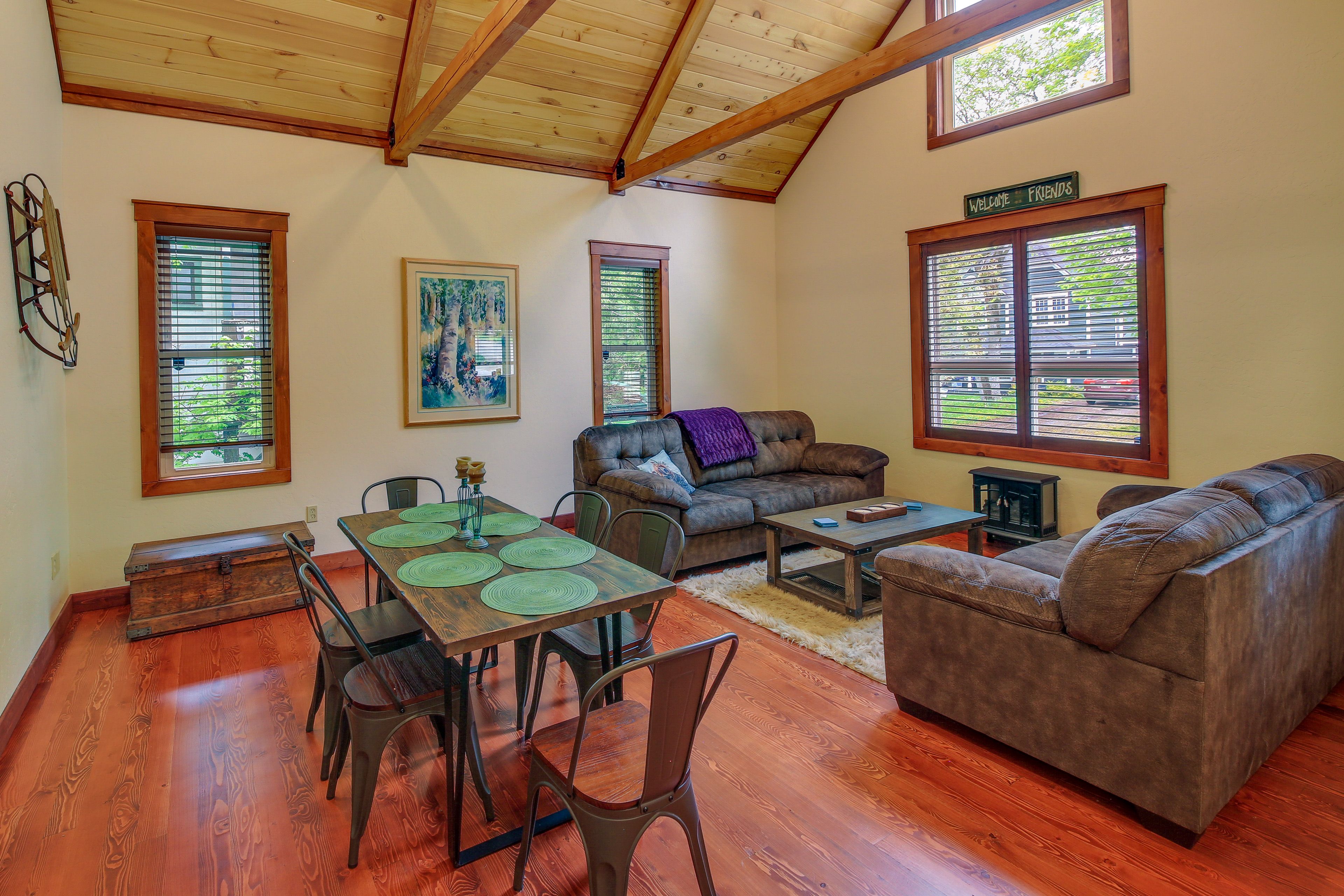 Living Room | Free WiFi | Electric Fireplace