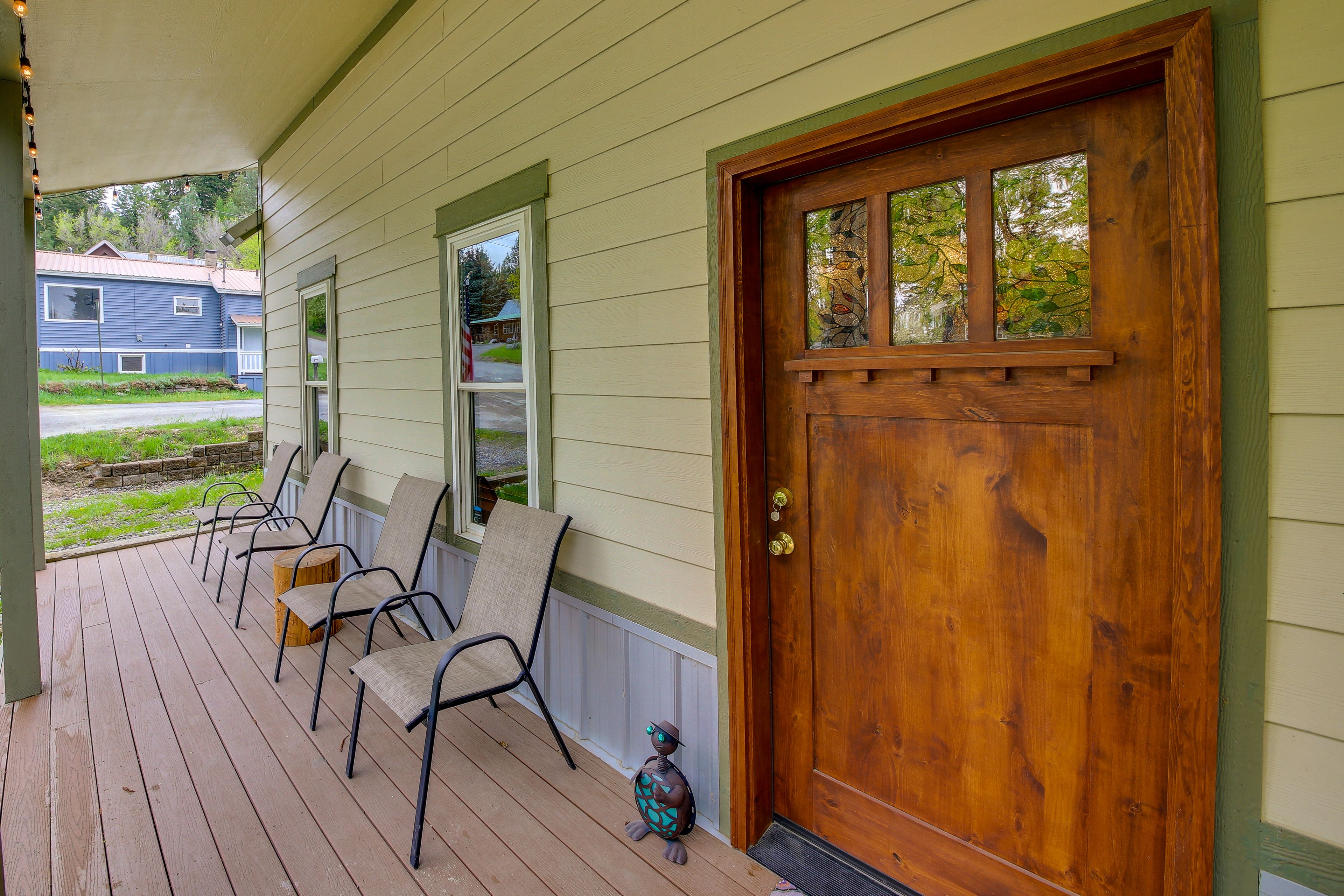 Covered Porch | Seating