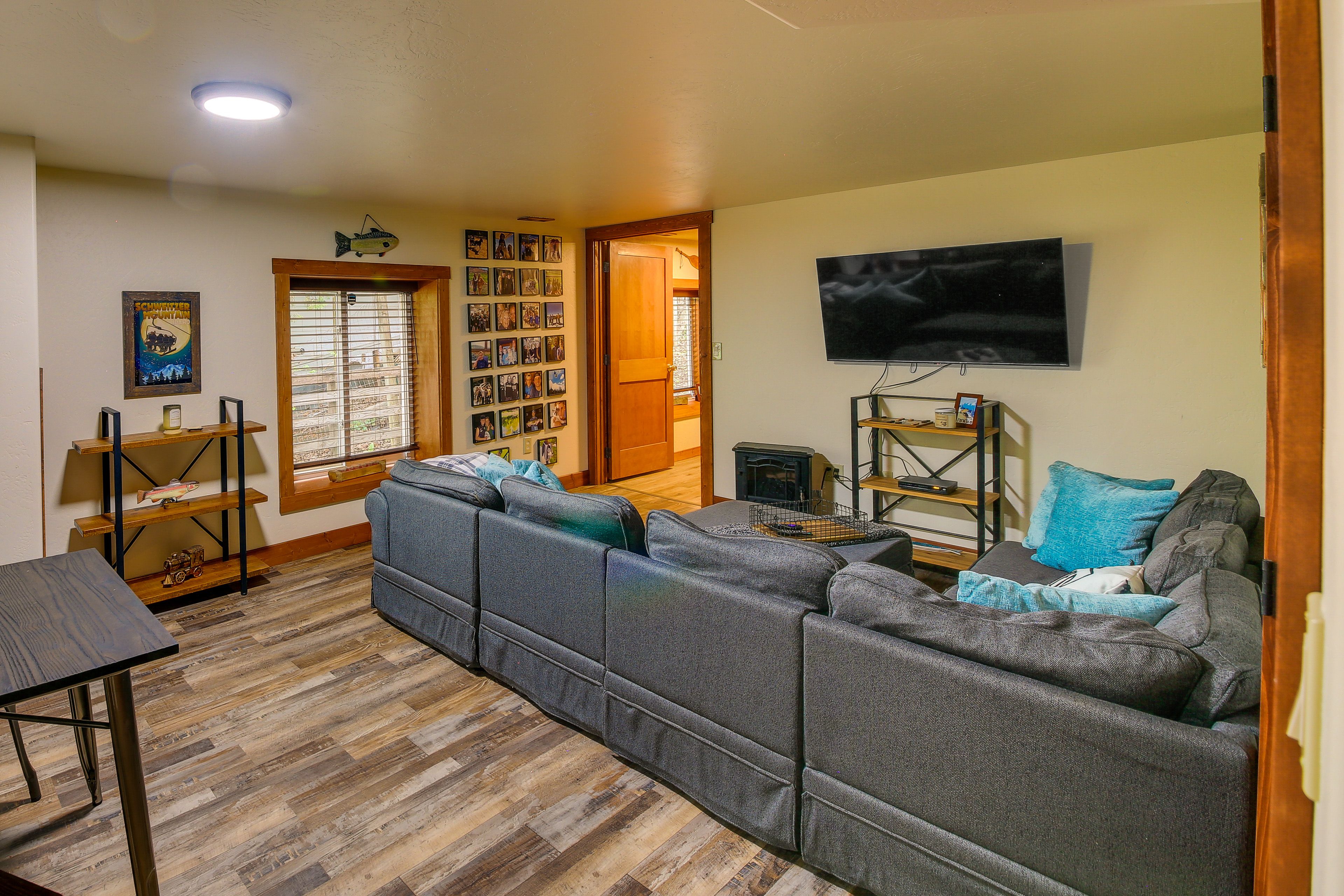 Family Room | Smart TV | DVD Player