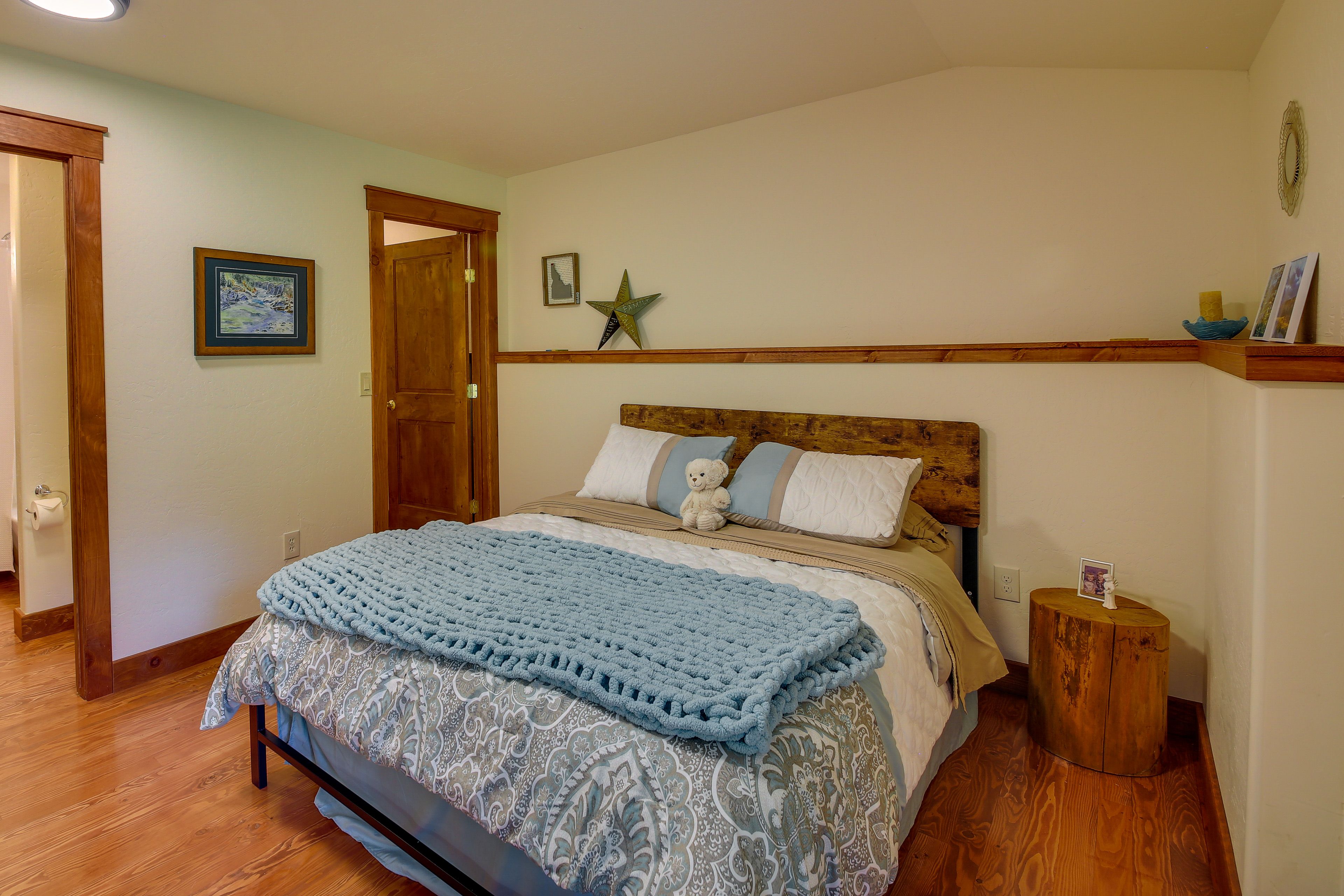 Bedroom 2 | Queen Bed | En-Suite Bath